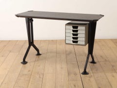 Olivetti-Schreibtisch 1960er Jahre