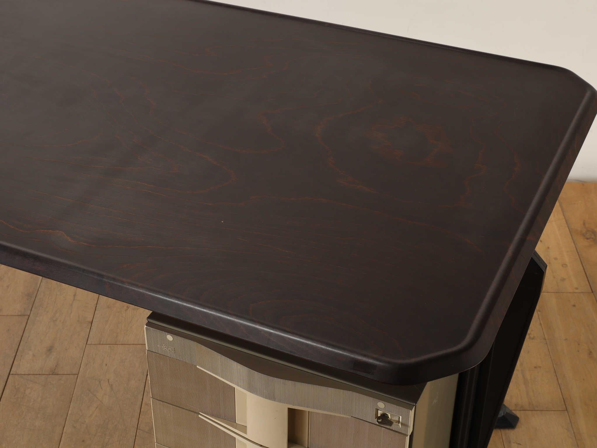 Scrivania Olivetti anni '70 in vendita 3