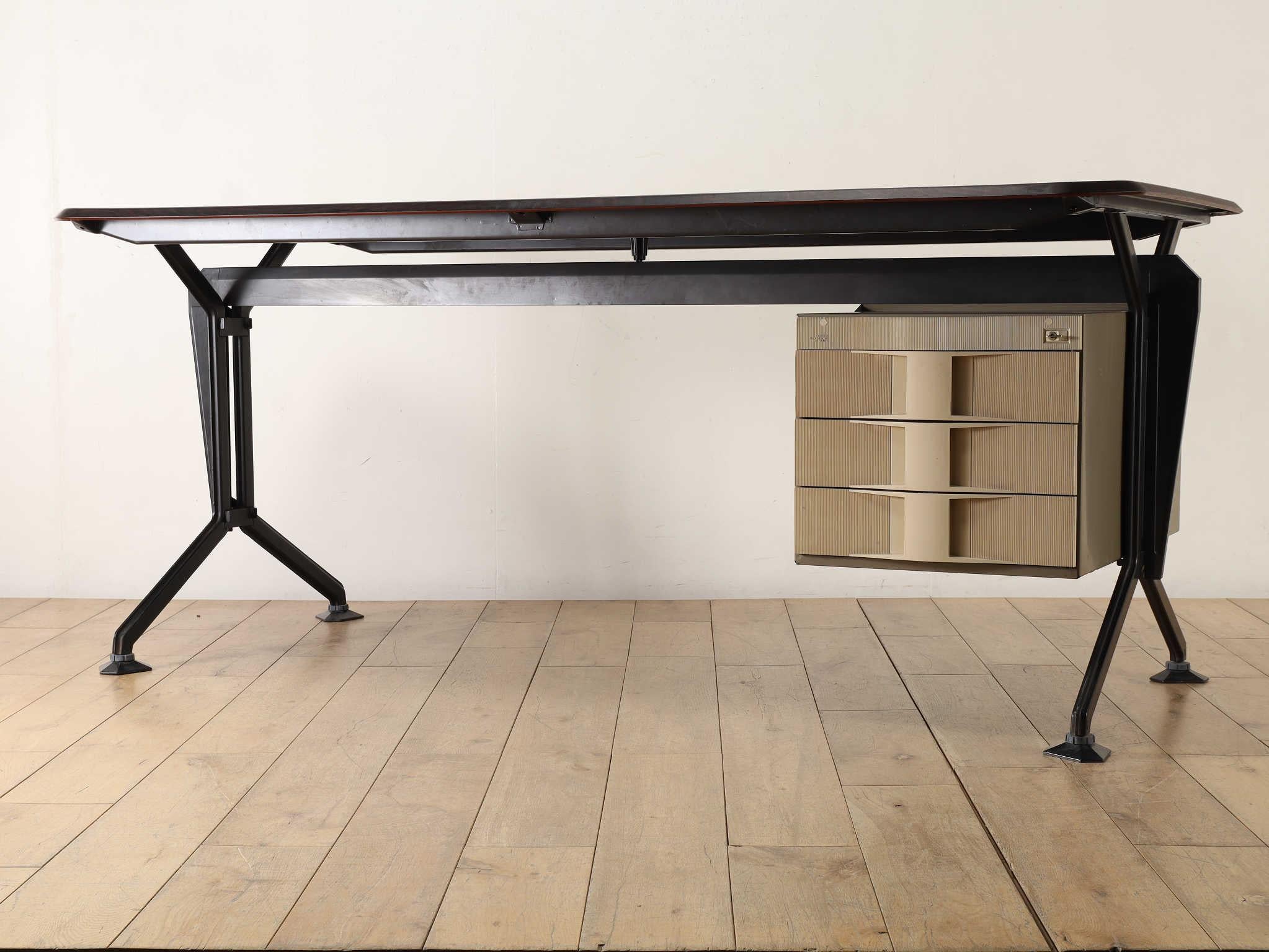 Scrivania Olivetti anni '70 in vendita 6