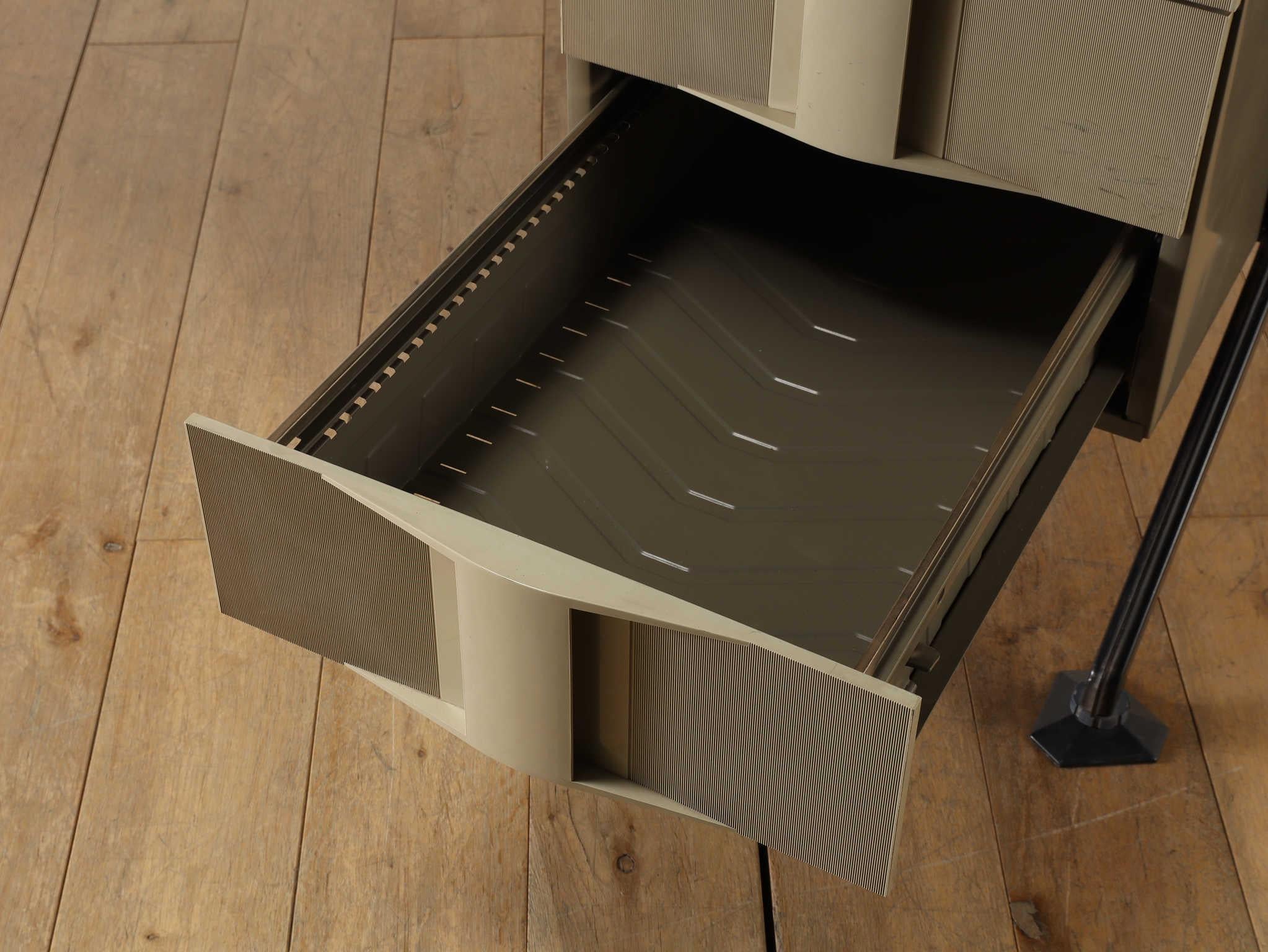 Olivetti Desk 1970's For Sale 7