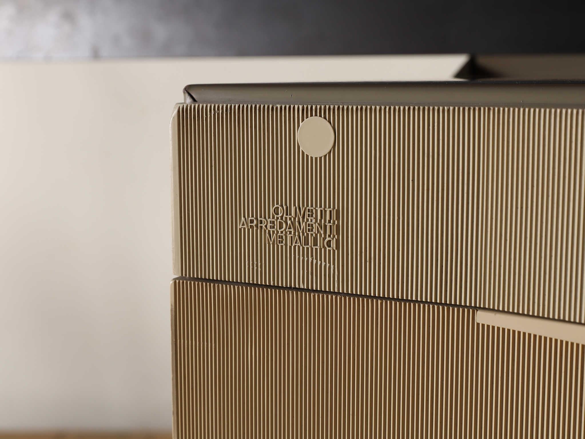 Scrivania Olivetti anni '70 in vendita 8