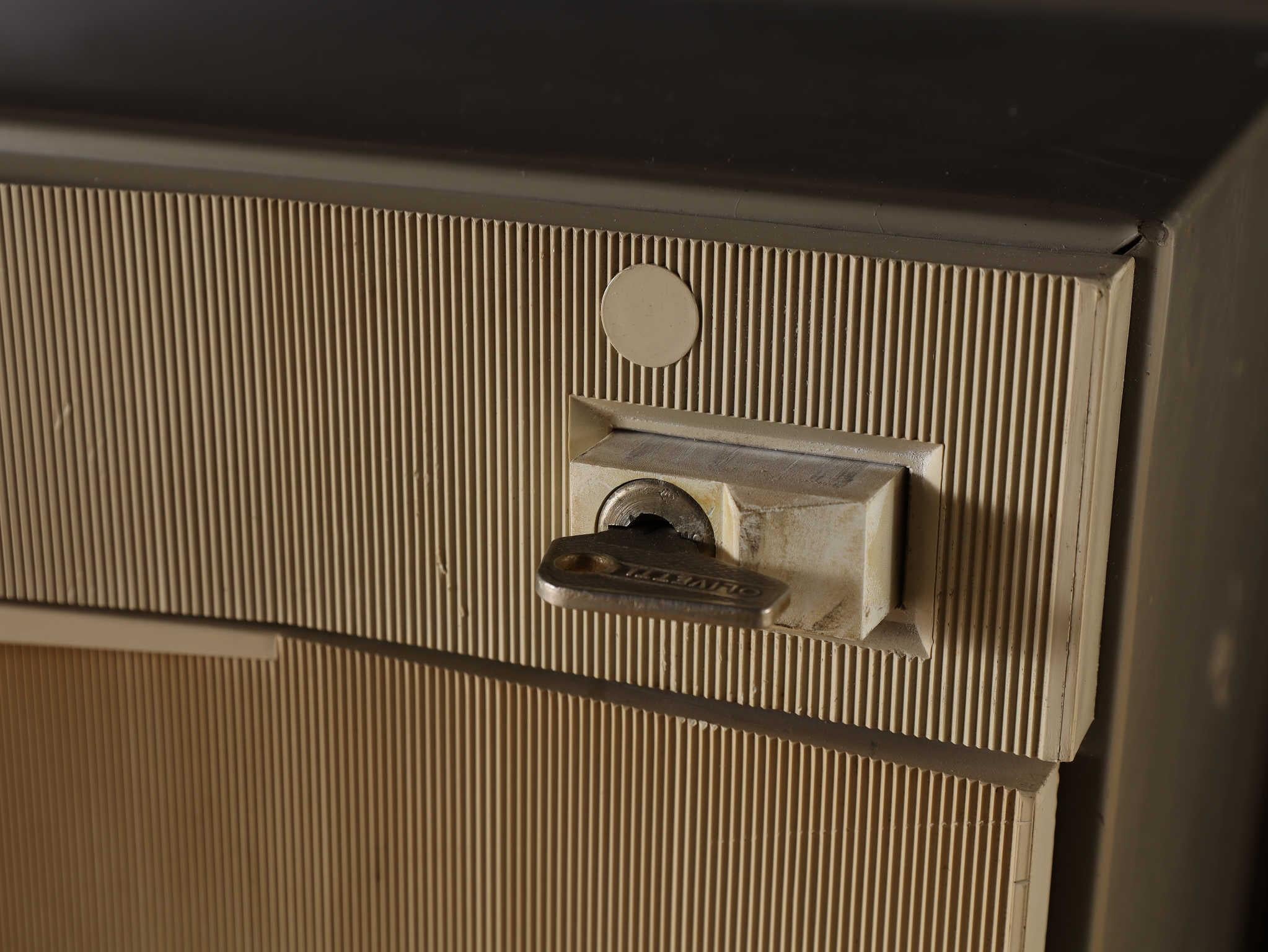 Scrivania Olivetti anni '70 in vendita 9