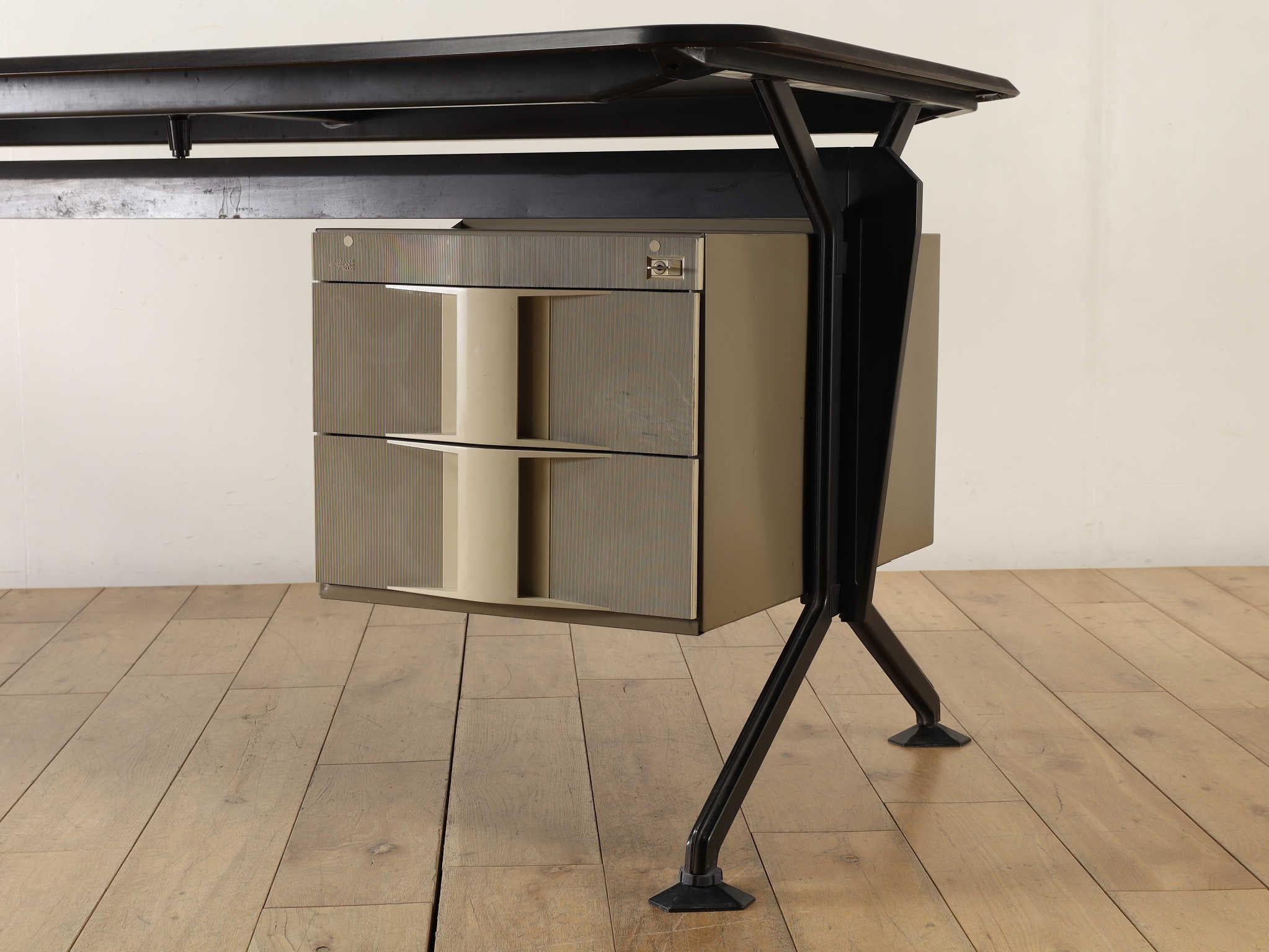 Olivetti Desk 1970's For Sale 9