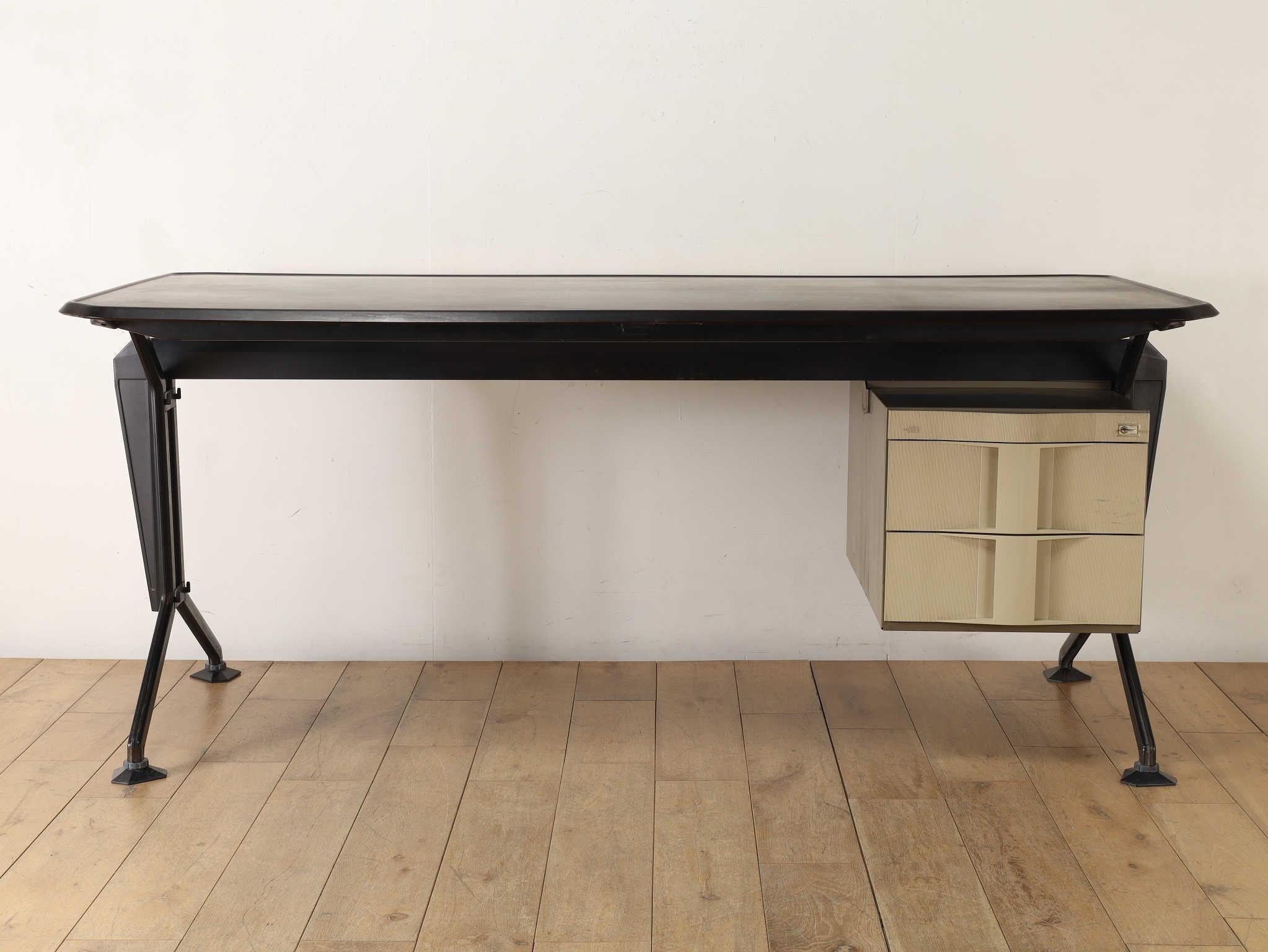 Olivetti Desk 1970's For Sale 12