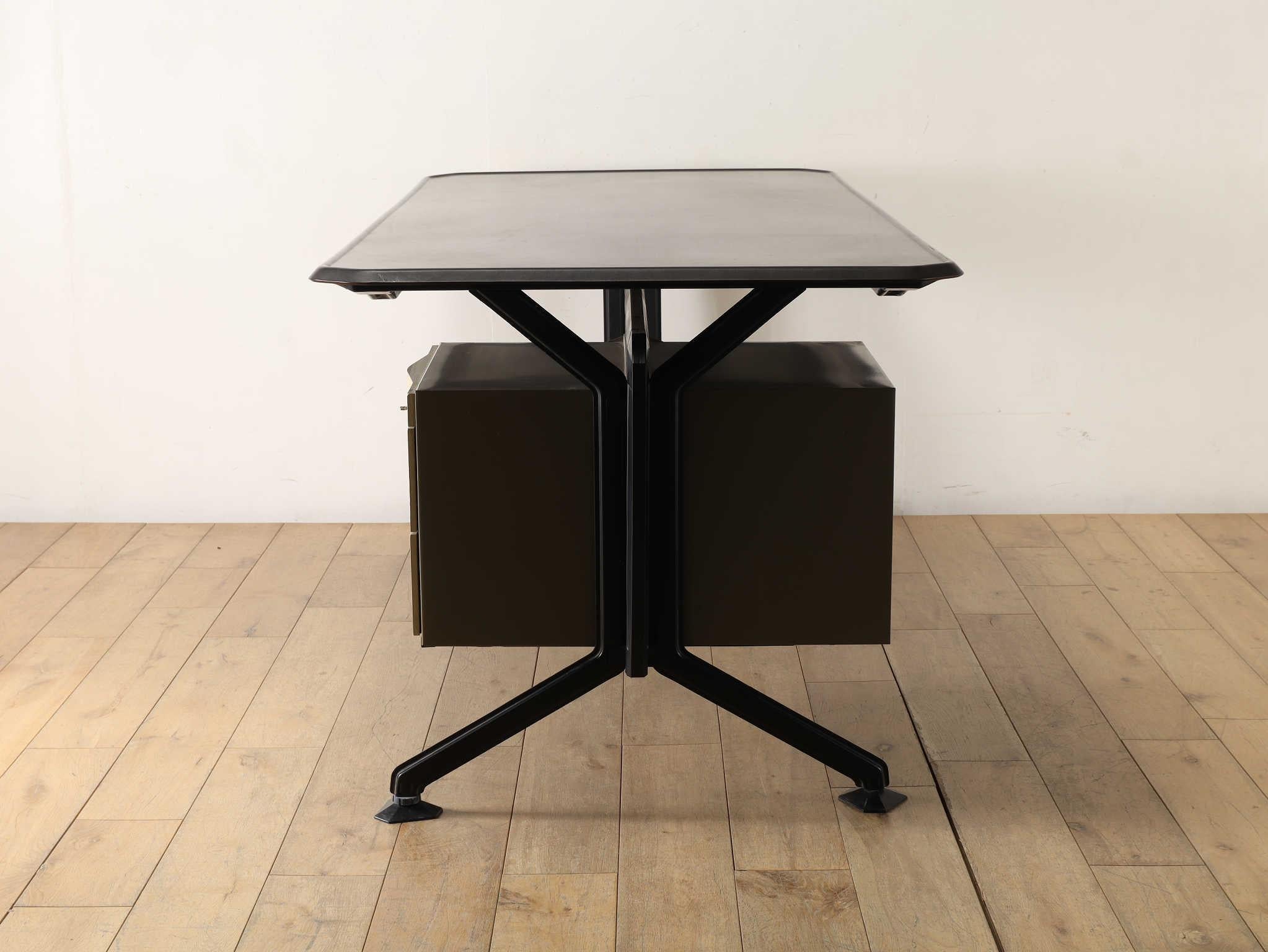 Olivetti Desk 1970's For Sale 13