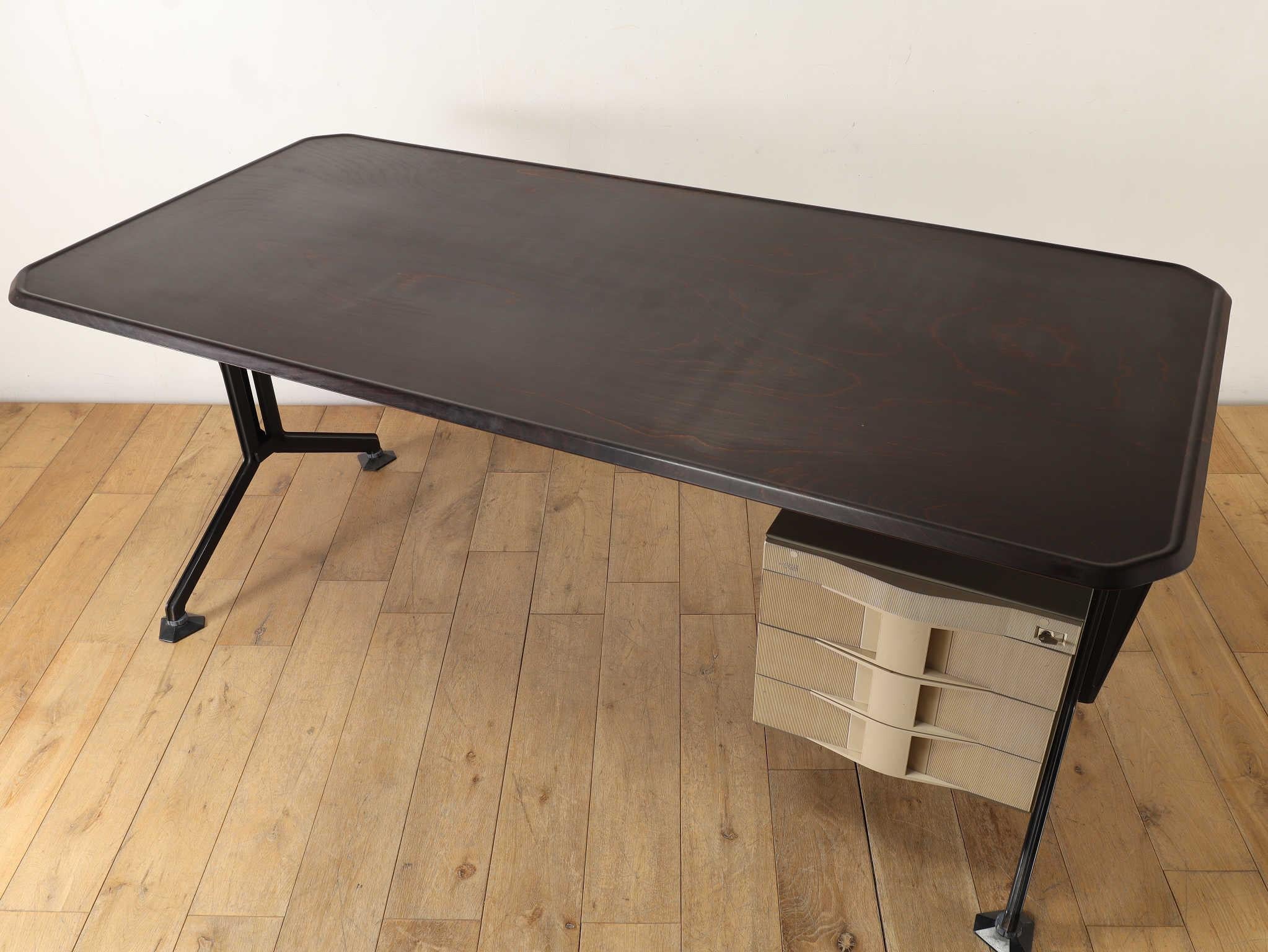 Metallo Scrivania Olivetti anni '70 in vendita