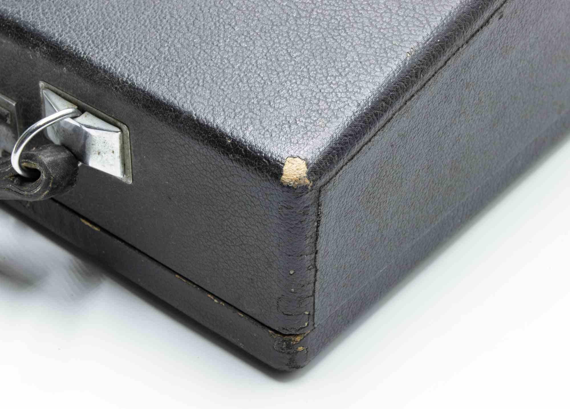 Macchina da scrivere portatile Olivetti Ico, anni '30 in vendita 4