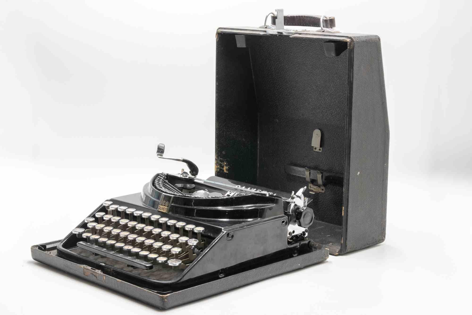 Metallo Macchina da scrivere portatile Olivetti Ico, anni '30 in vendita