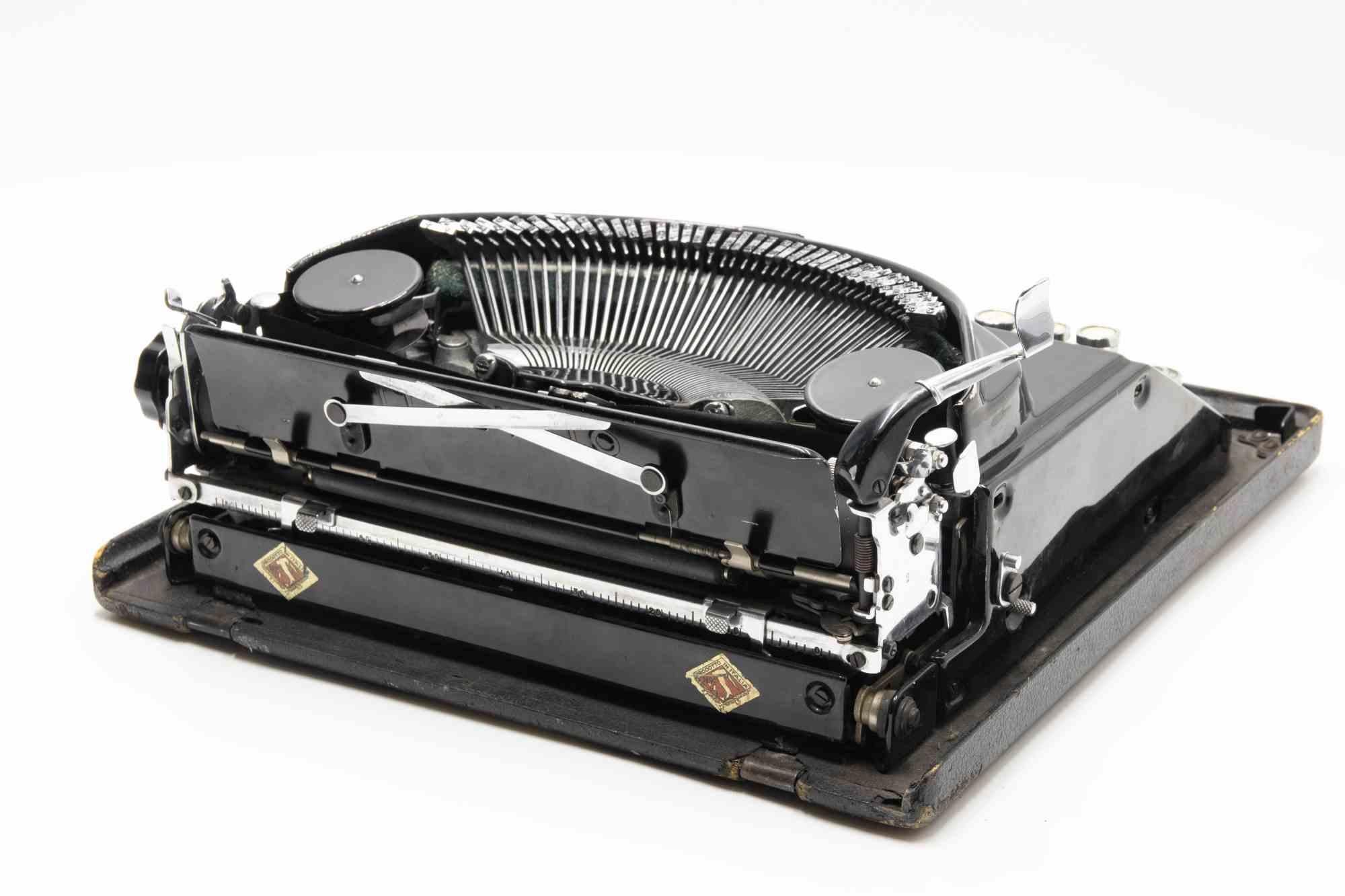 Macchina da scrivere portatile Olivetti Ico, anni '30 in vendita 3