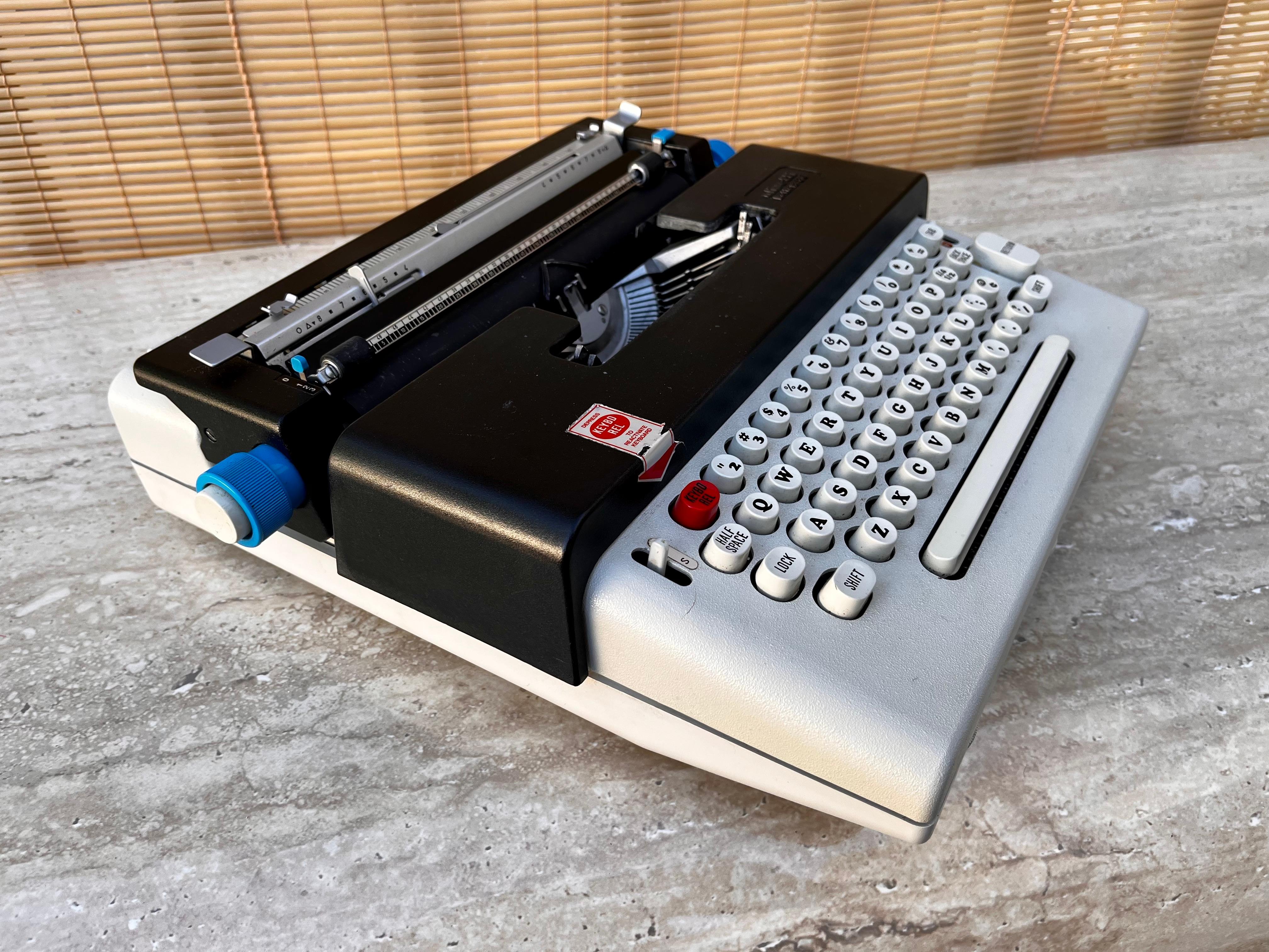 Metal Olivetti Lettera 36 Portable Typewriter Designed by Ettore Sottsass. circa 1970s For Sale