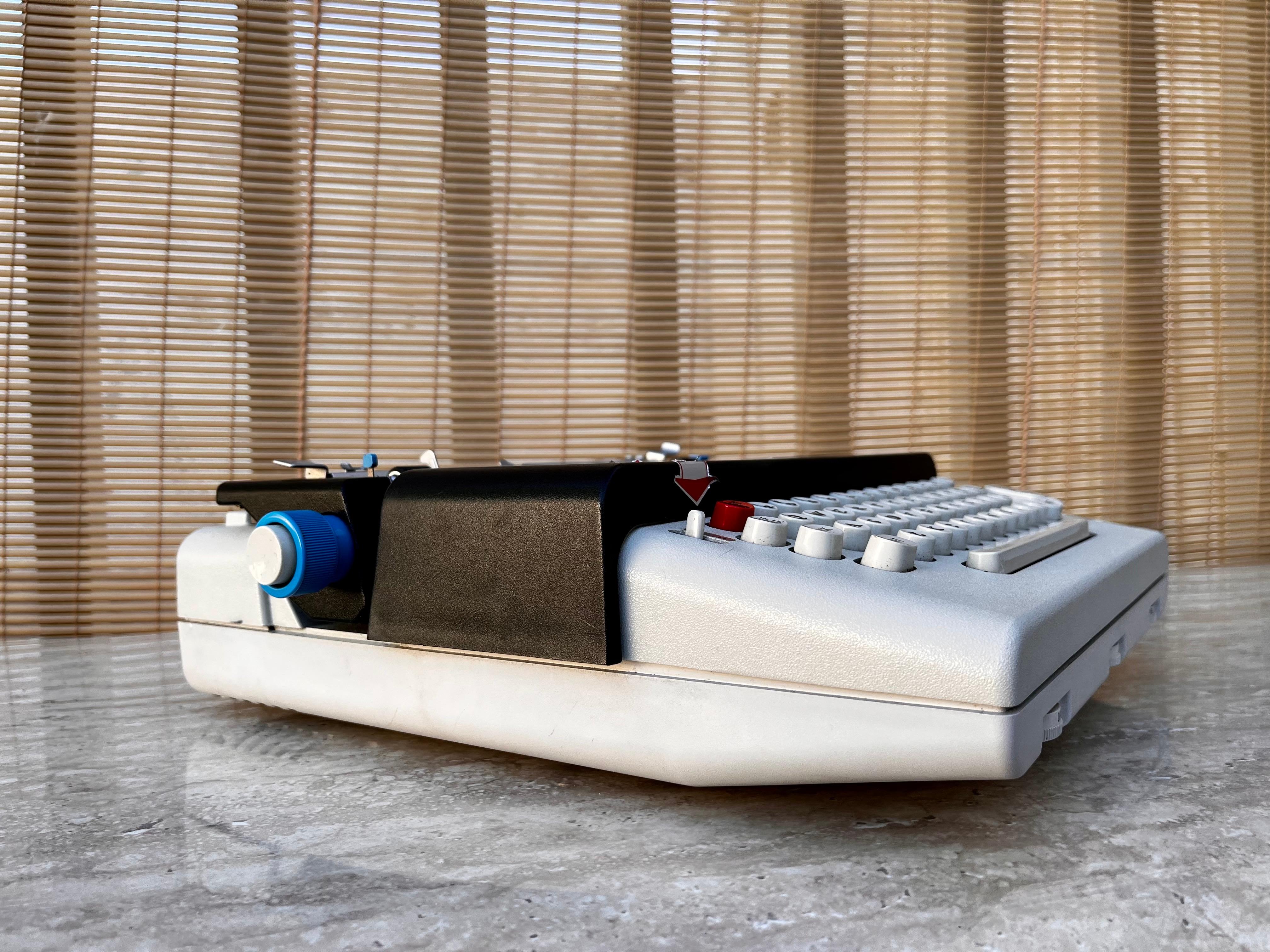 Olivetti Lettera 36 Portable Typewriter Designed by Ettore Sottsass. circa 1970s For Sale 4