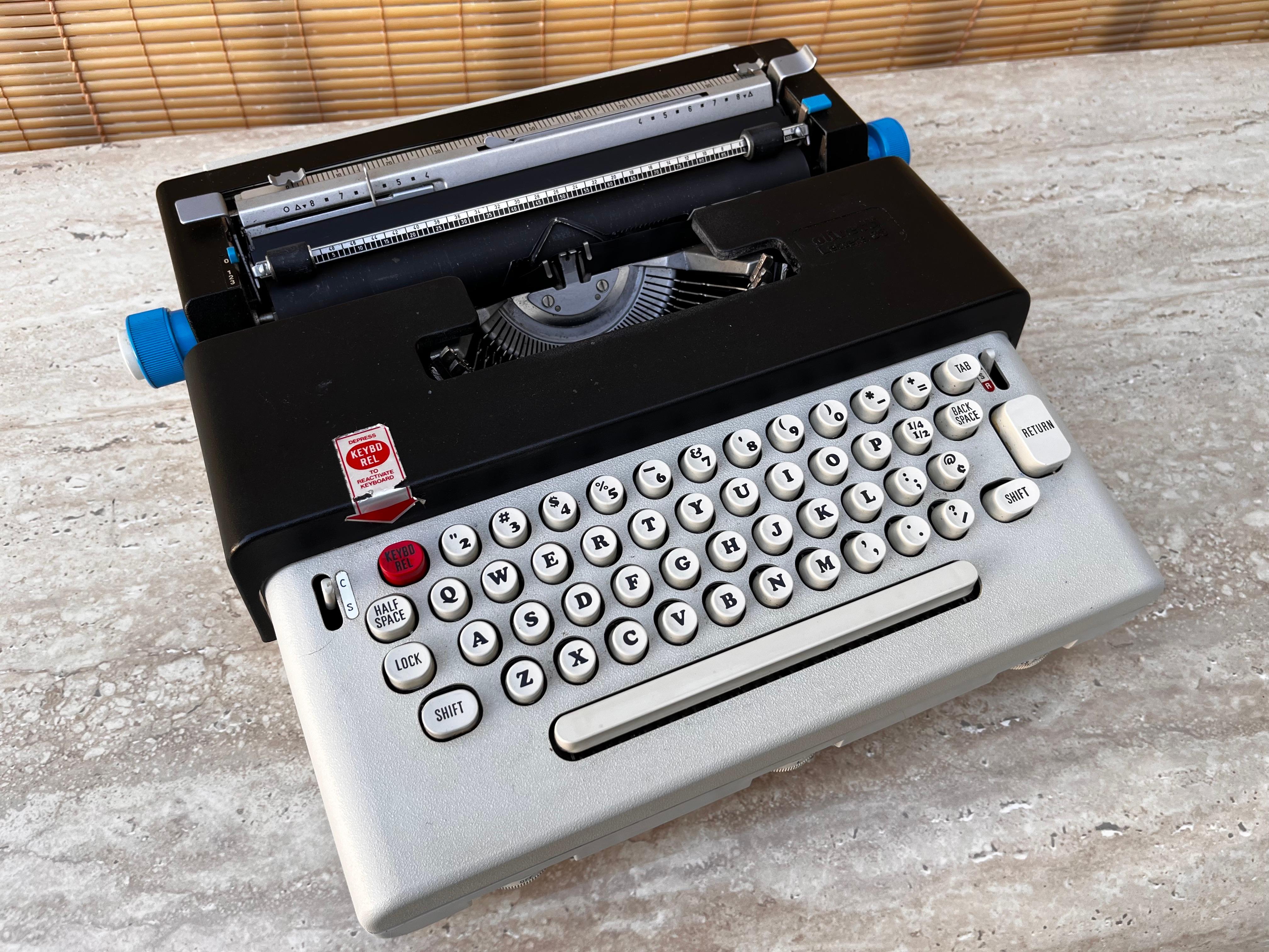 Olivetti Lettera 36 Portable Typewriter Designed by Ettore Sottsass. circa 1970s For Sale 7