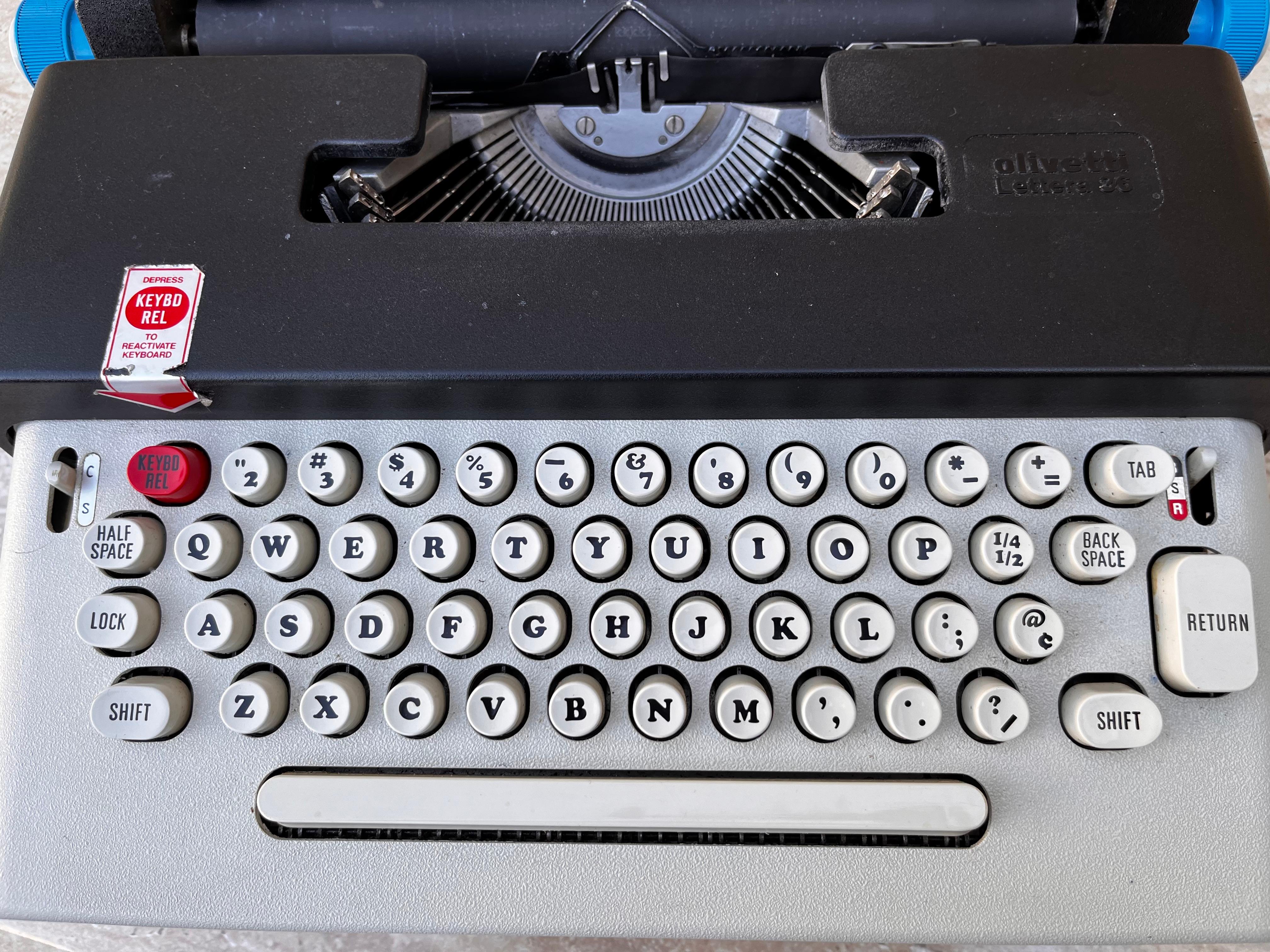 Olivetti Lettera 36 Portable Typewriter Designed by Ettore Sottsass. circa 1970s For Sale 8