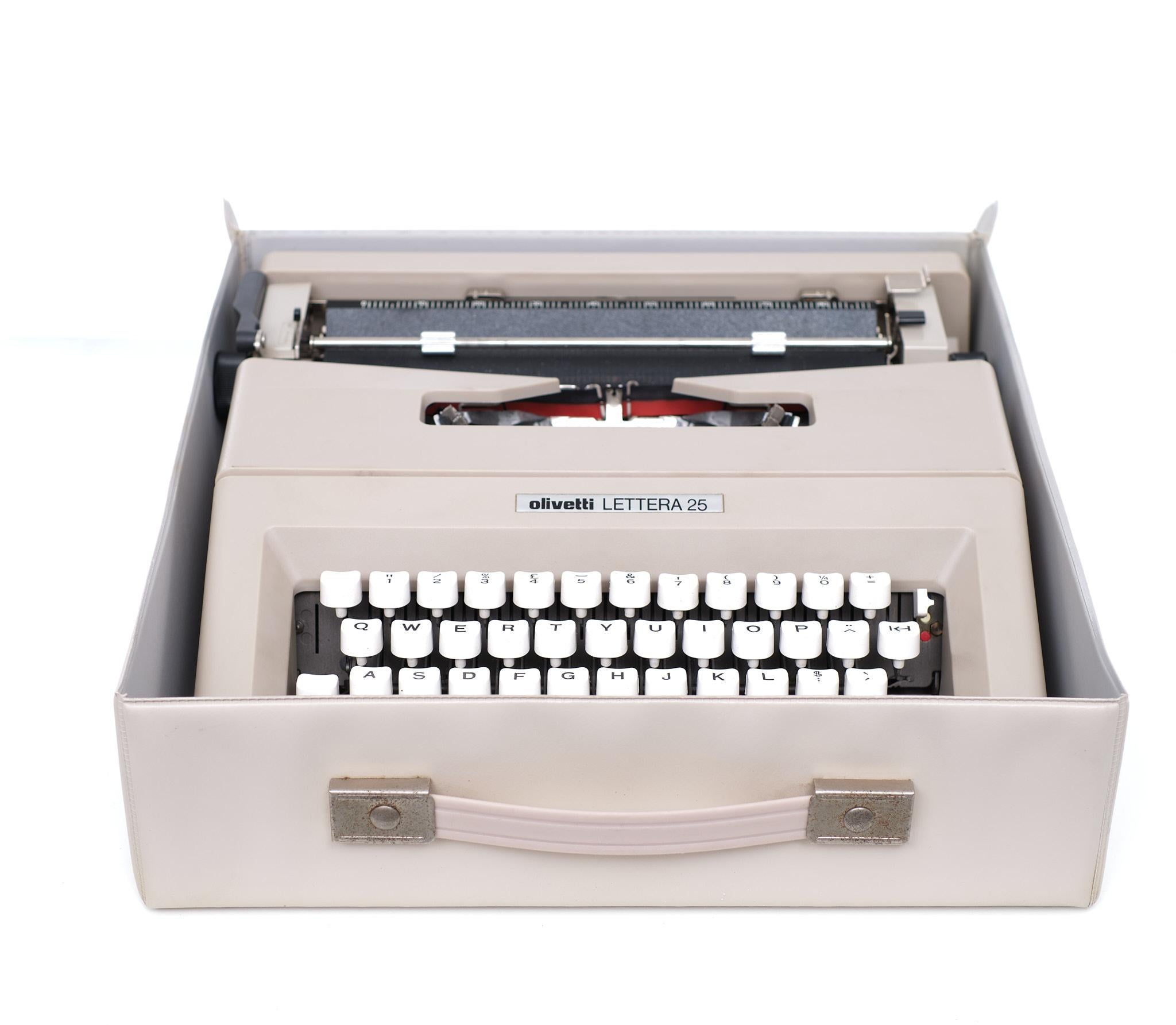 Olivetti Lettura 25 Typewriter 1970s Spain 3