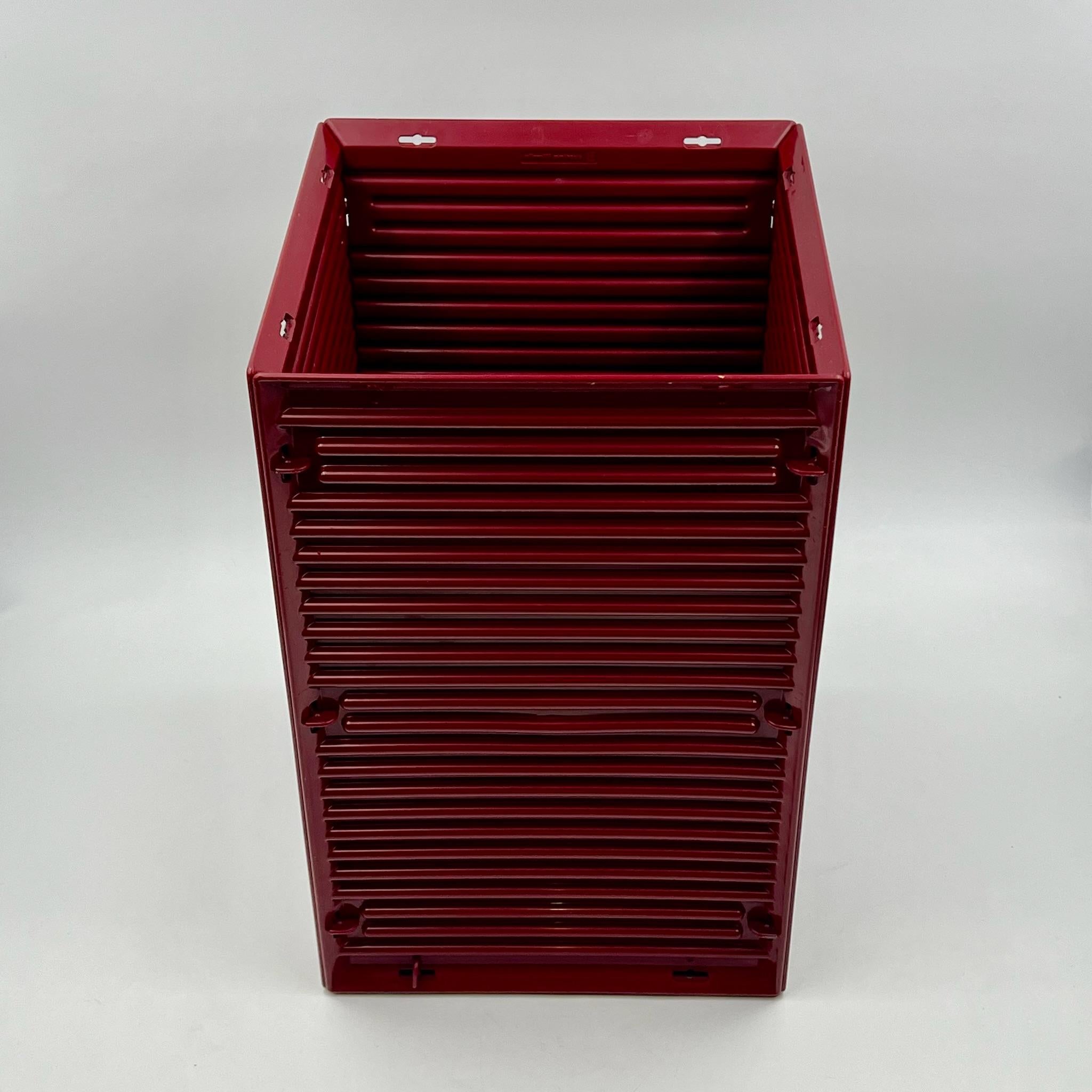 Olivetti Synthesis Ettore Sottsass Paper Basket - 1970s Industrial Design Icon In Good Condition In San Benedetto Del Tronto, IT
