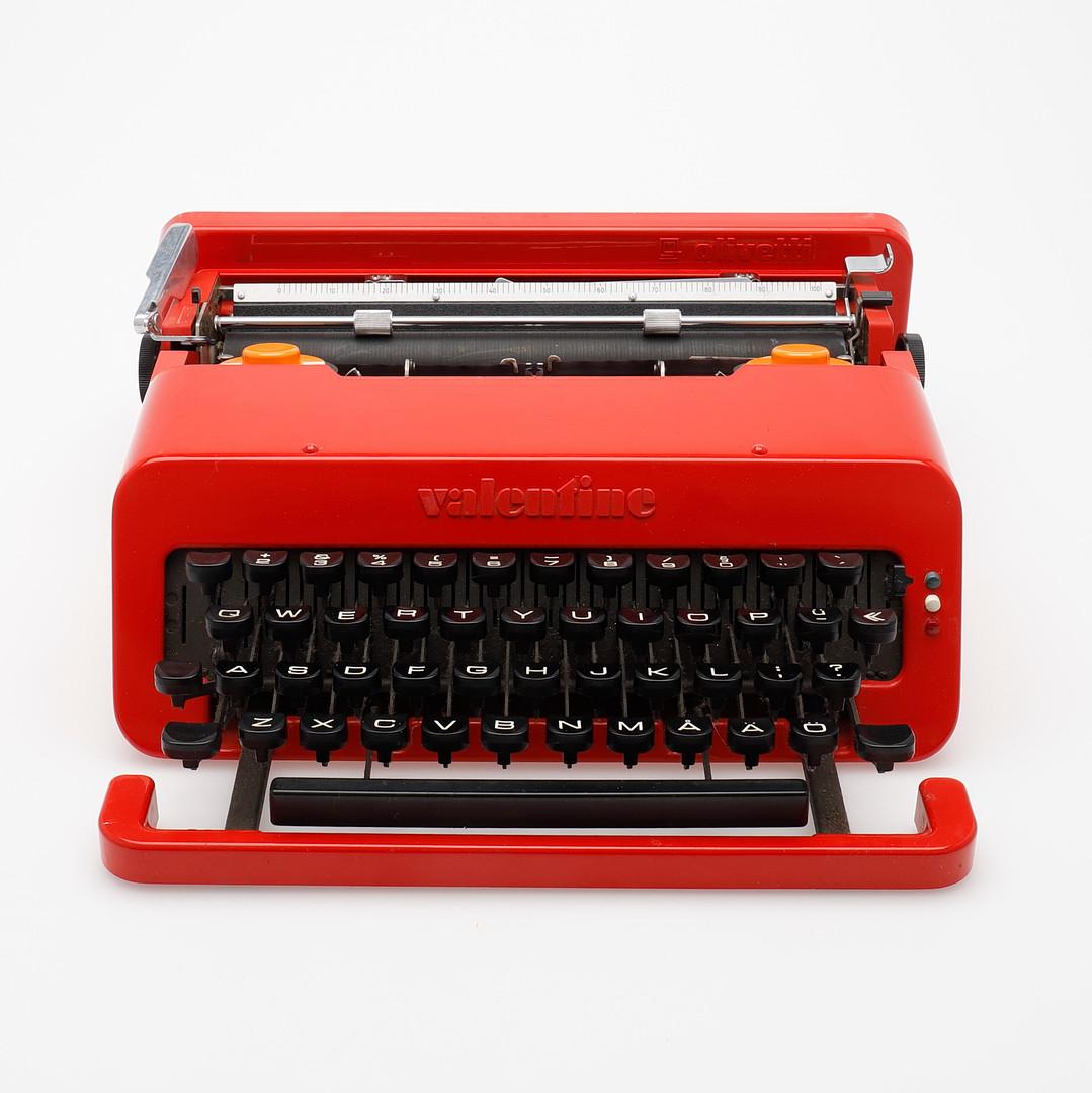 Olivetti Valentine Typewriter By Ettore Sottsass For Sale At 1stDibs Olivetti Valentine Typewriter By Ettore Sottsass For Sale At 1stDibs