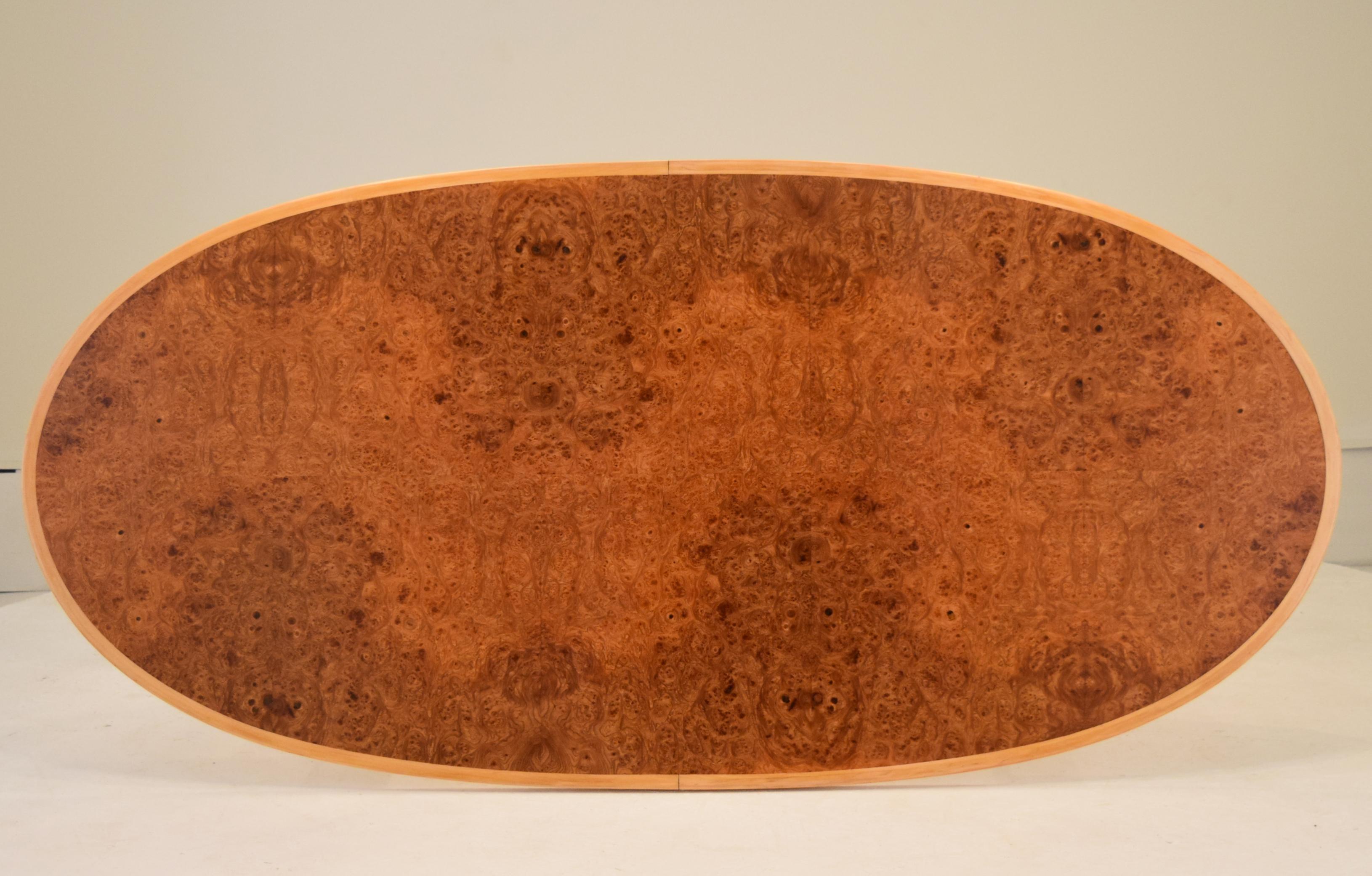 Produced with Italian olivewood burl and a light wood to the edge, this stunning table has been entirely restored. 84
