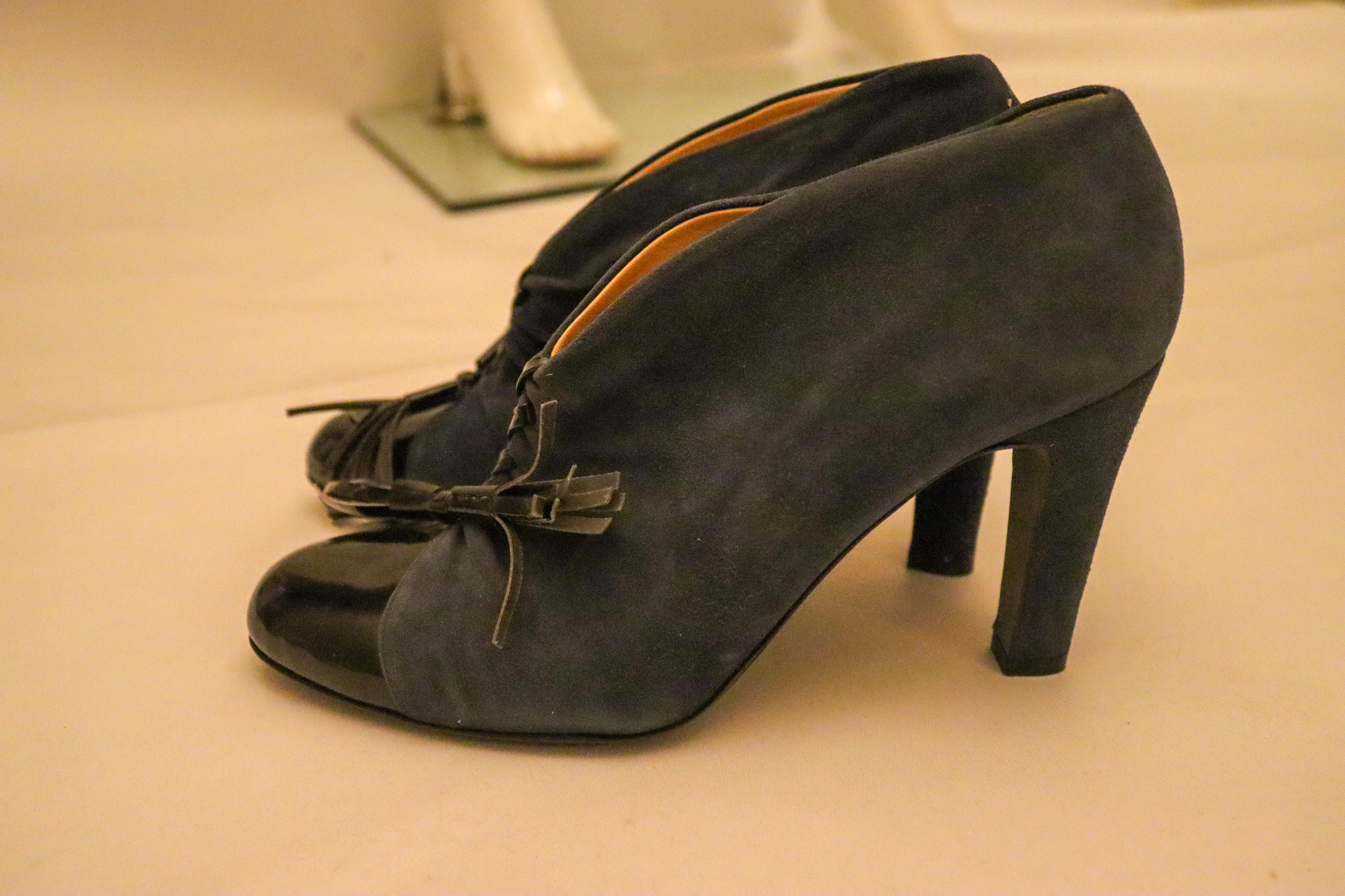 Olivia Morris Shoe Boot in Suede and Leather In Good Condition For Sale In London, GB