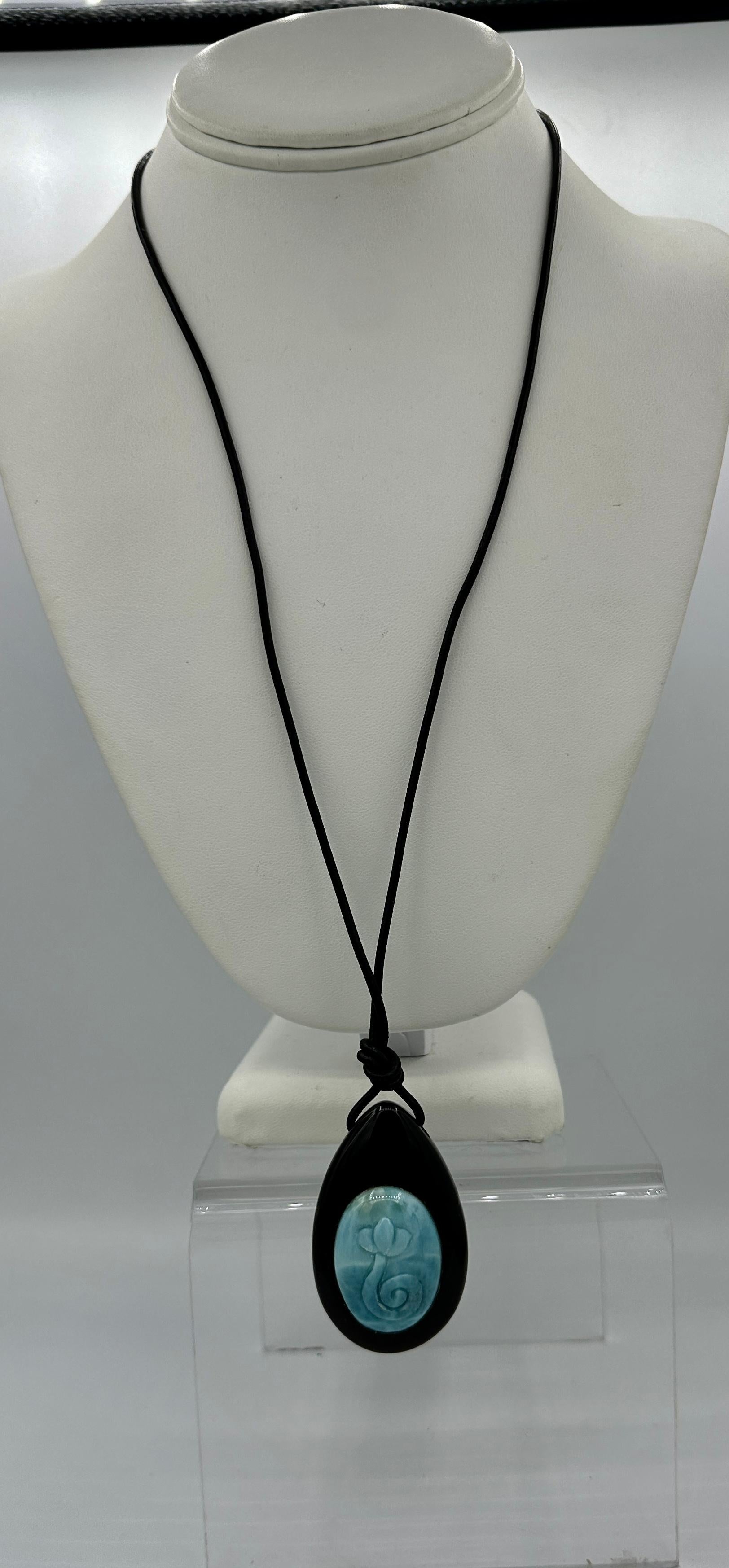 Mixed Cut Olivia Newton-John Estate Personal Blue Agate Onyx Flower Necklace Guaranteed For Sale