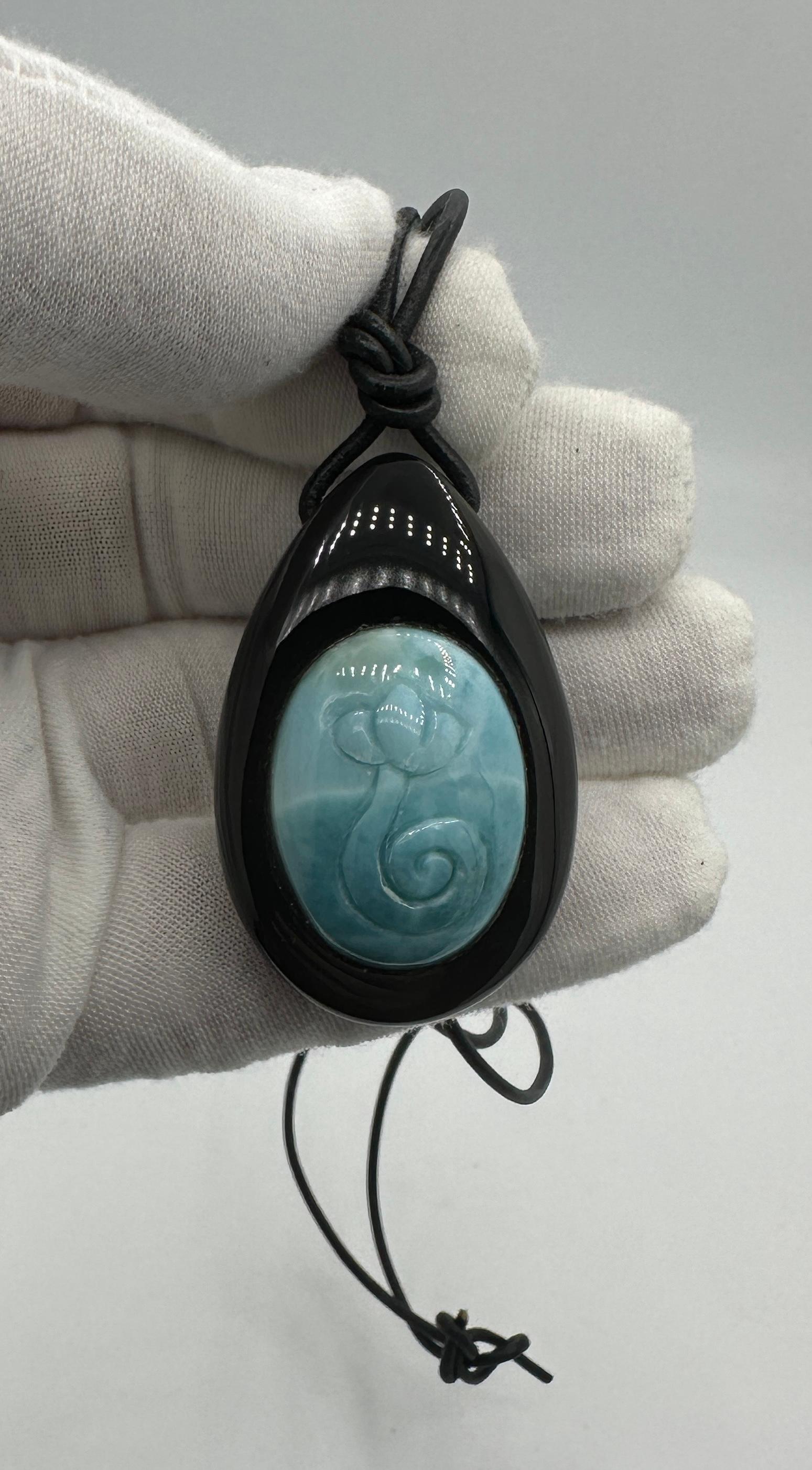 Olivia Newton-John Estate Personal Blue Agate Onyx Flower Necklace Guaranteed In Excellent Condition For Sale In New York, NY