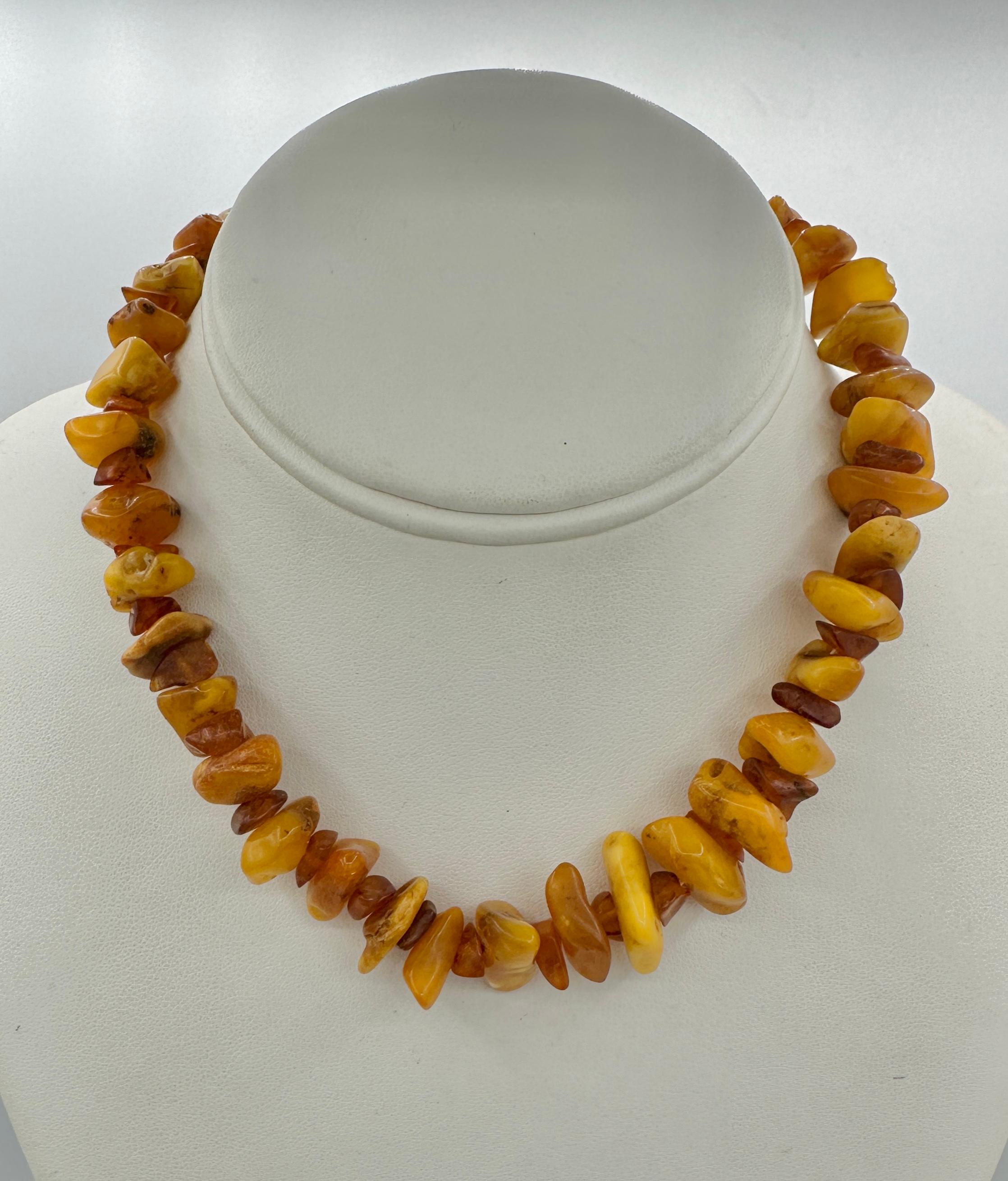 Offrez-vous un fantastique collier d'ambre baltique au jaune d'œuf naturel provenant de la succession de la légendaire Olivia Newton-John !
Voici l'occasion de posséder un morceau d'histoire de la musique et d'Hollywood de l'un des artistes les plus