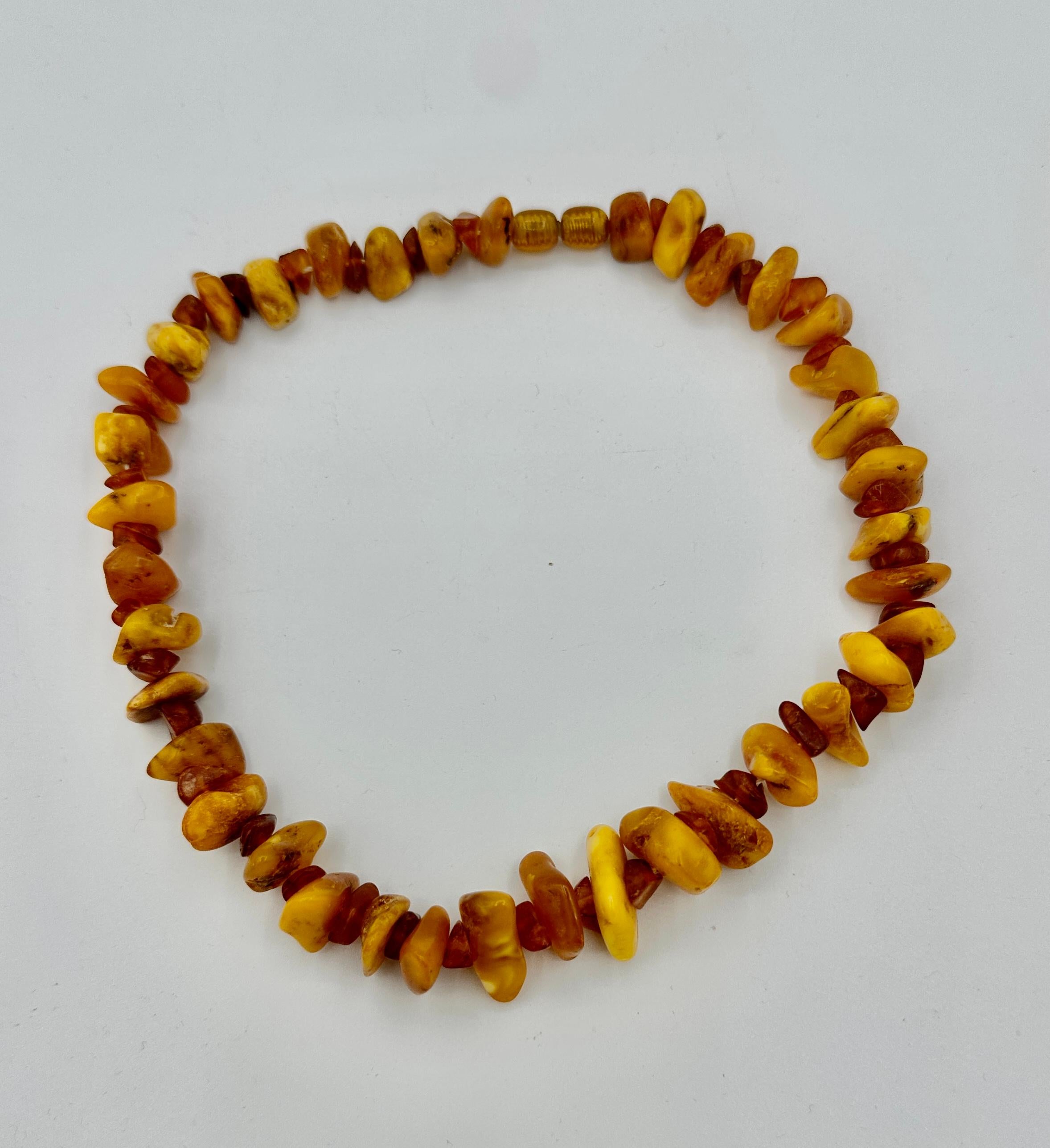 Contemporain Olivia Newton-John Estate Personal Egg Yolk Collier en ambre naturel garantie en vente