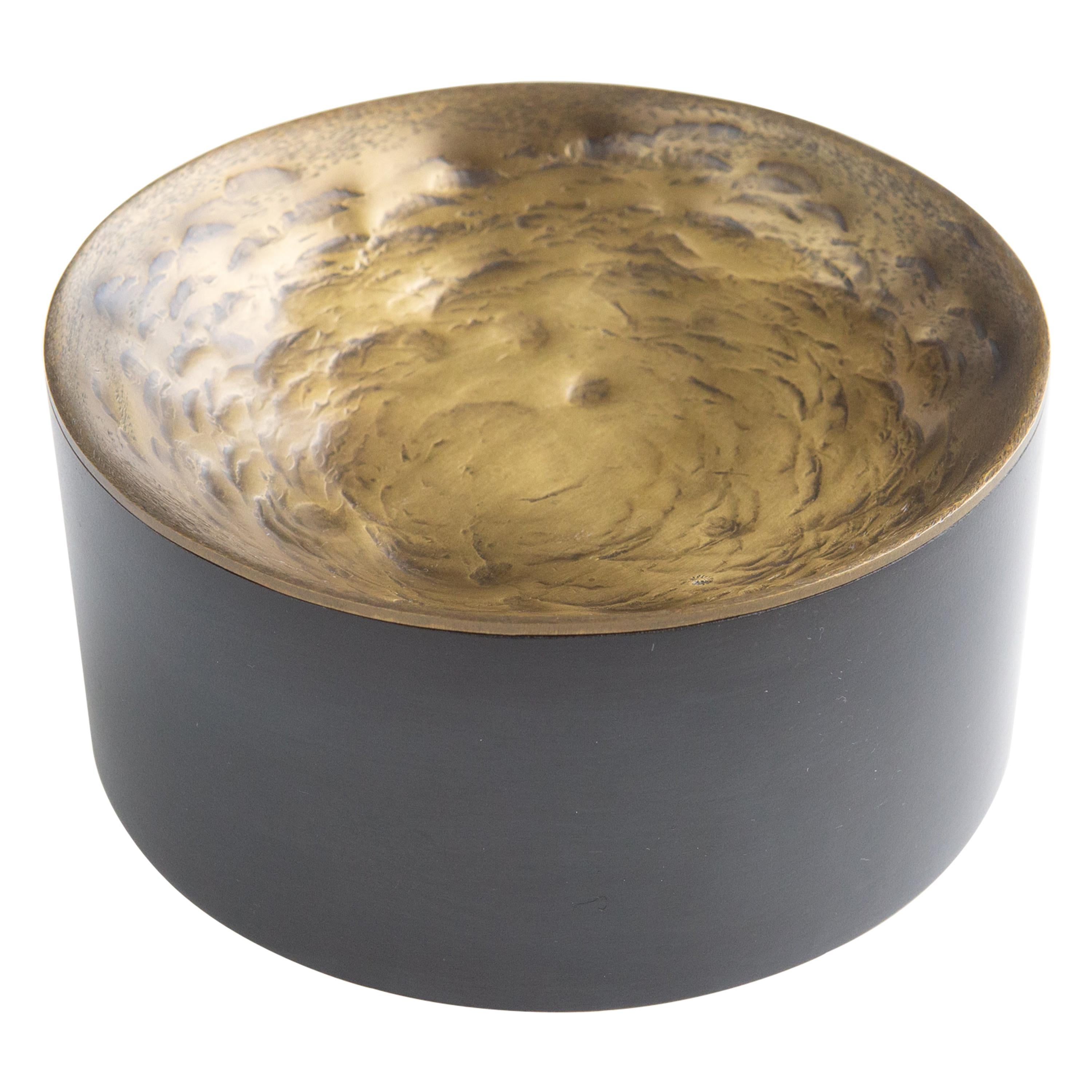 OLIVIA Round Brass and Black Steel Valet Tray by Soraya Osorio For Sale