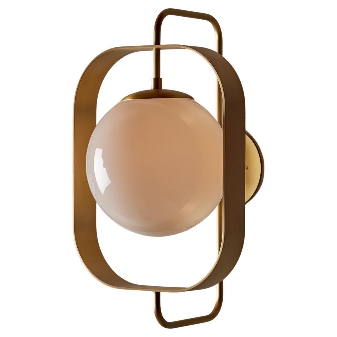 Olivia Wandleuchter - gebürstetes Satin-Messing - Milchglas