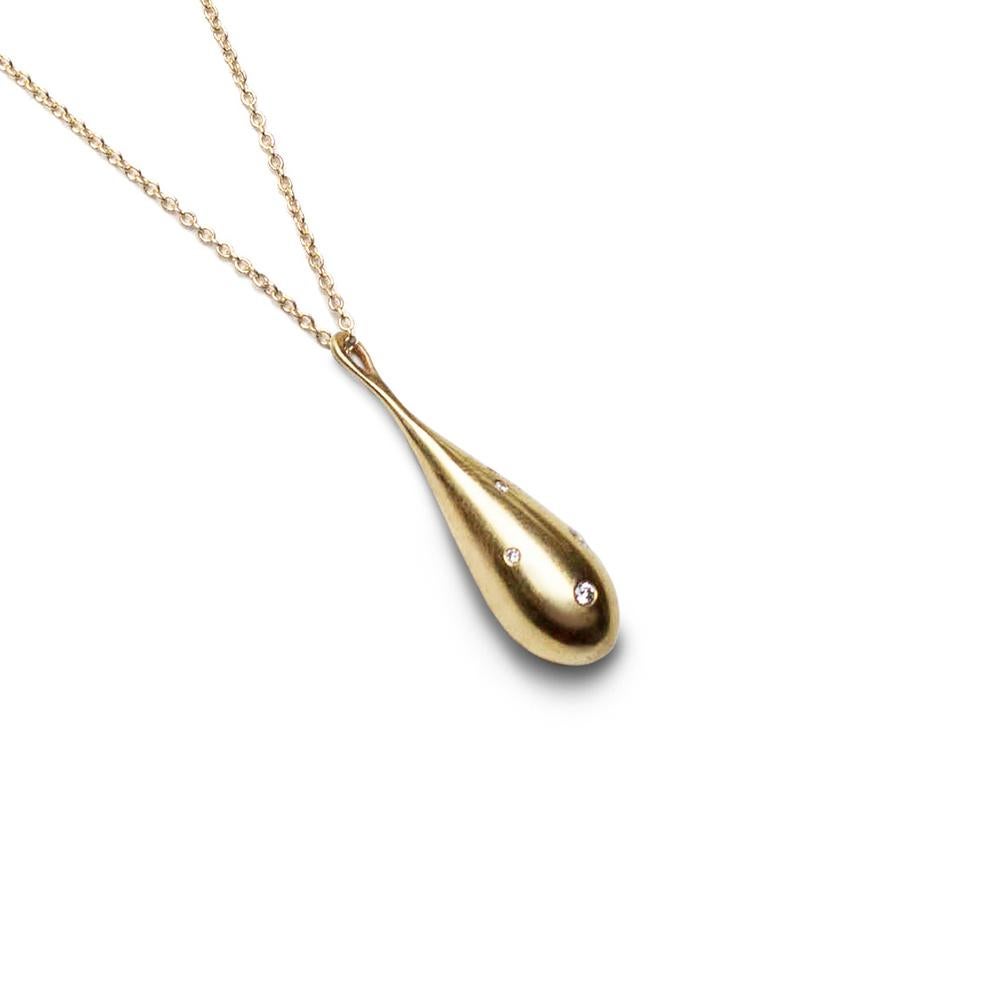 The only one of its kind, this Liquid Gold Melee Drop Pendant is adorned with a constellation of white diamond melee. With precise attention paid to proportion and curvature, this minimal and modern pendant carries sleek lines with just a pinch of