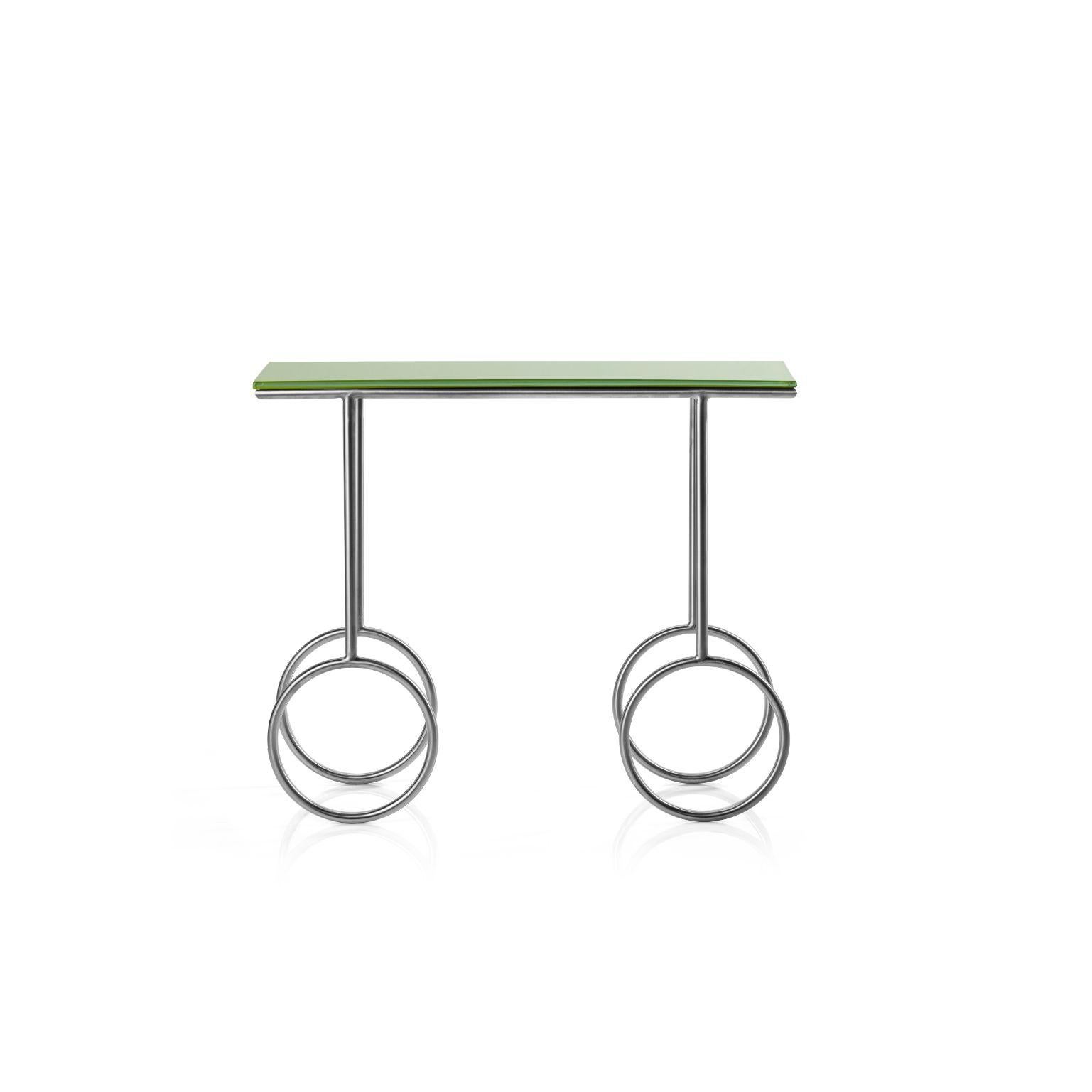 Olivia - Table by Cultivado Em Casa
Dimensions: 70 x 25 x 49 cm
Materials: Stainless steel and lacquered glass.

A light and harmonious design, marked by the delicacy of the feet. A table that evokes female forms, valued from different