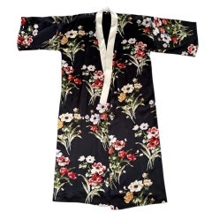 OLIVIA VON HALLE Bata de seda negra con estampado floral Kimono OS