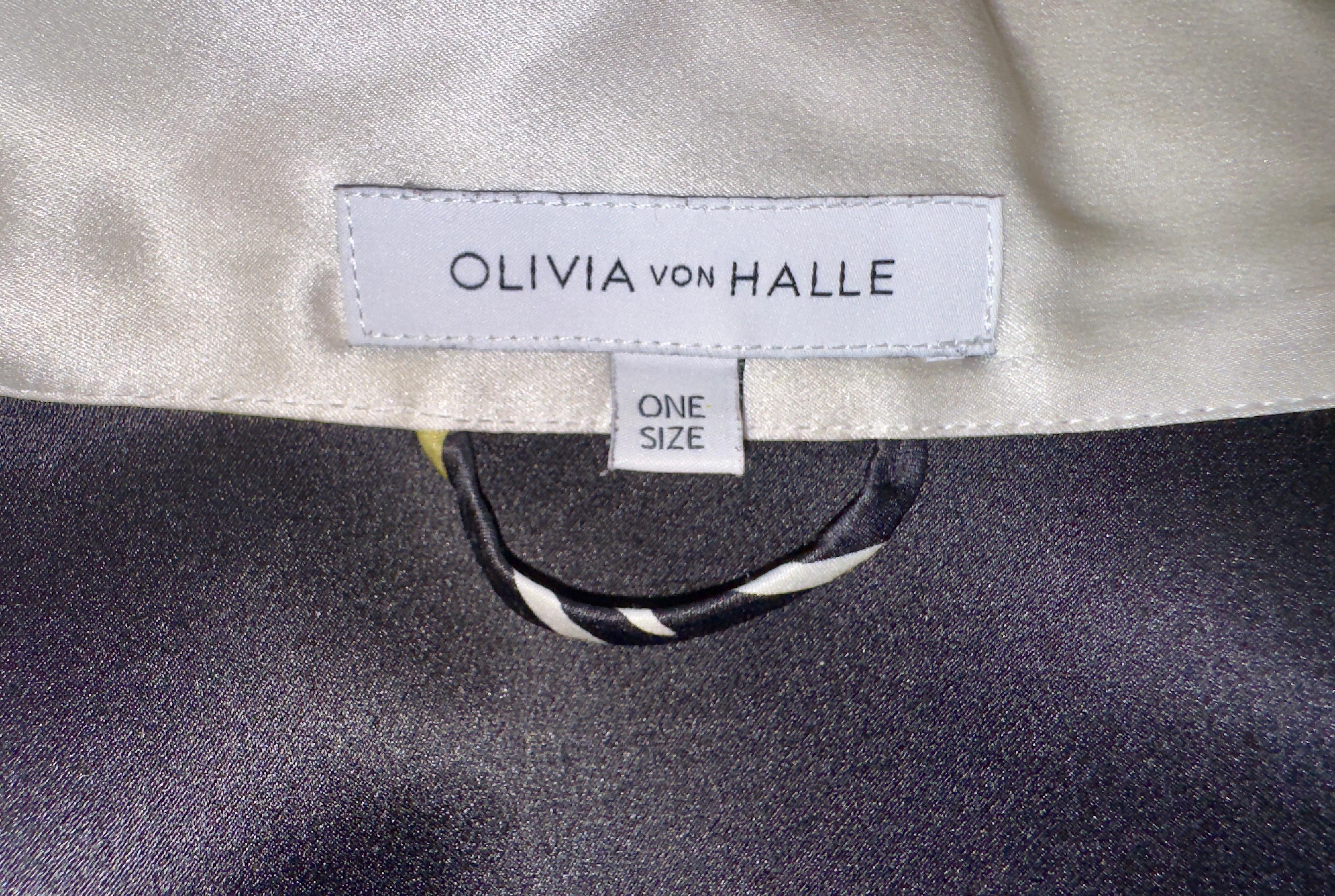 OLIVIA VON HALLE Bata de seda negra con estampado floral Kimono OS en venta 4