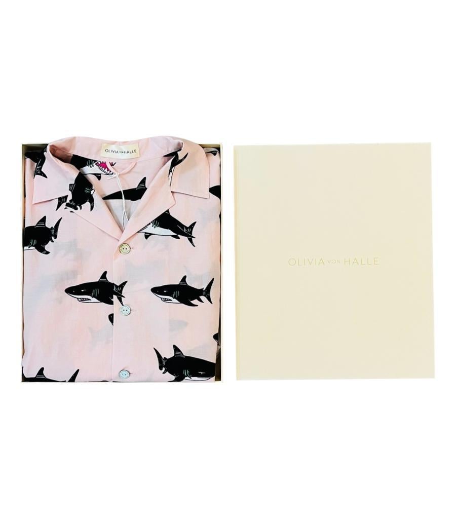 Brand New - Olivia Von Halle Cotton & Silk Shark Print Pyjamas

'Casablanca Attina' pyjama set in light pink with all-over black shark prints.

Featuring cropped leg, notched lapels and button centre fastening.

Size – XS

Condition – Brand New,