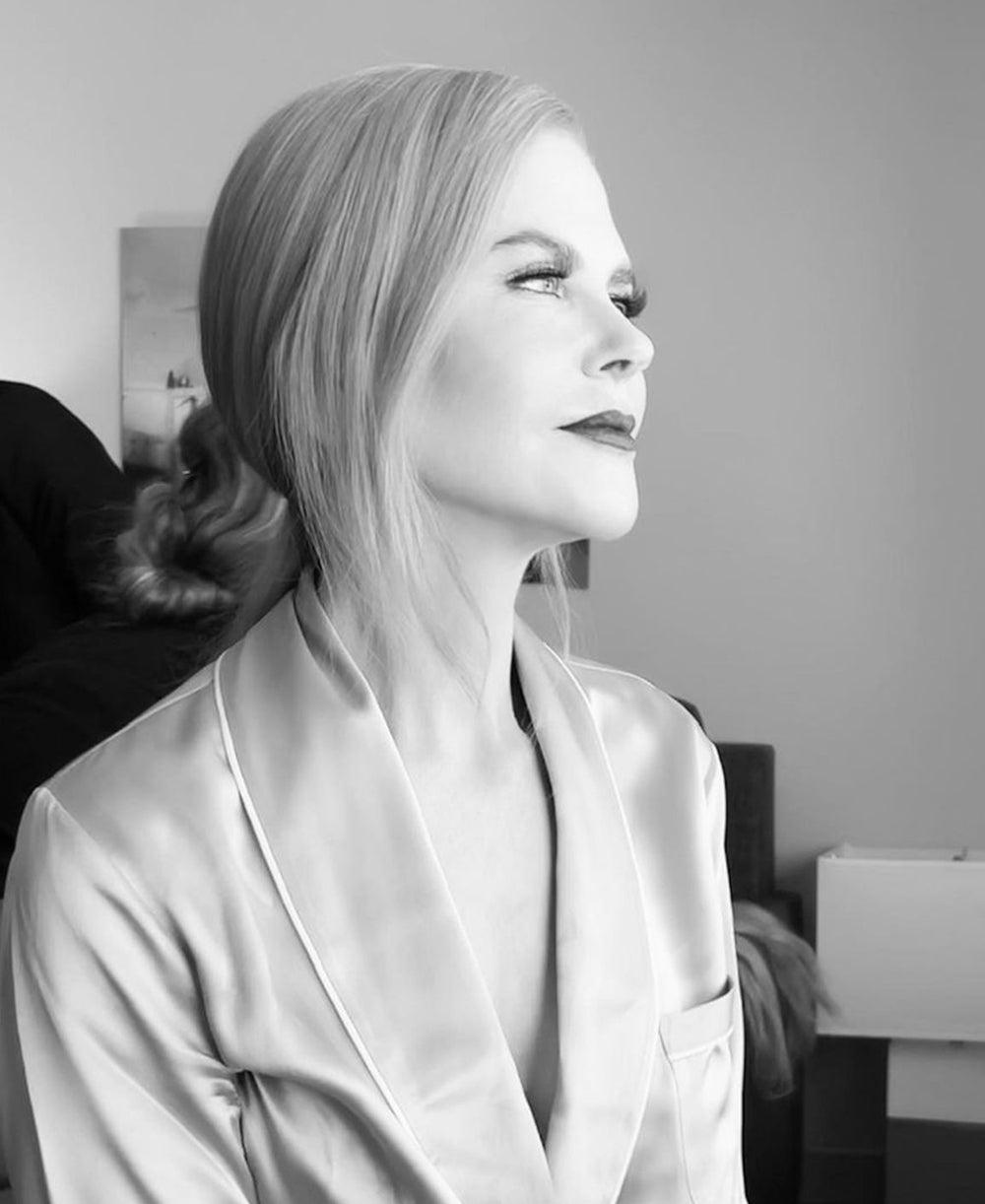 OLIVIA VON HALLE Bata intemporal de seda rosa rubor con cinturón XS/S en venta 6