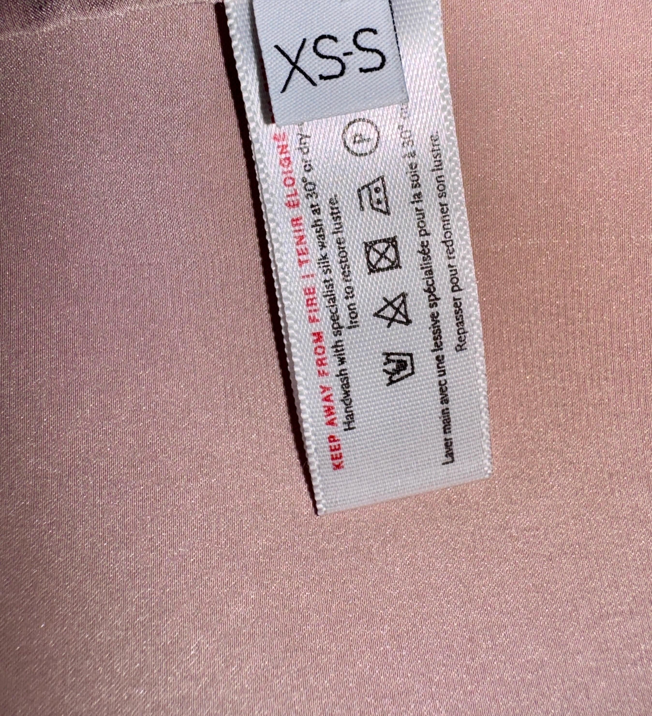 OLIVIA VON HALLE Bata intemporal de seda rosa rubor con cinturón XS/S en Bueno estado para la venta en Switzerland, CH