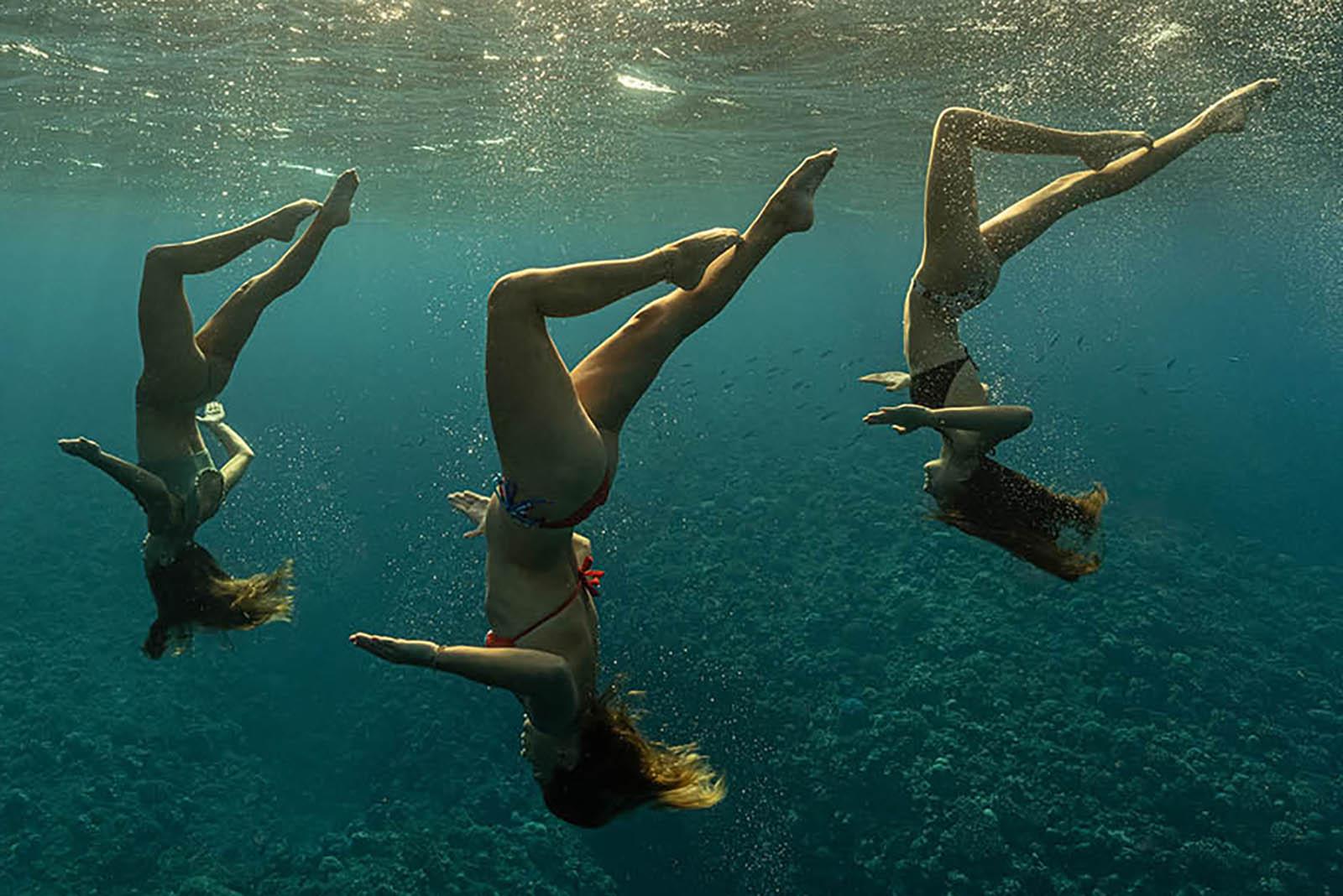 Synchronised swimming in the Blue - Fine art print, Color underwater photography - Contemporary Photograph by Olivier Borde