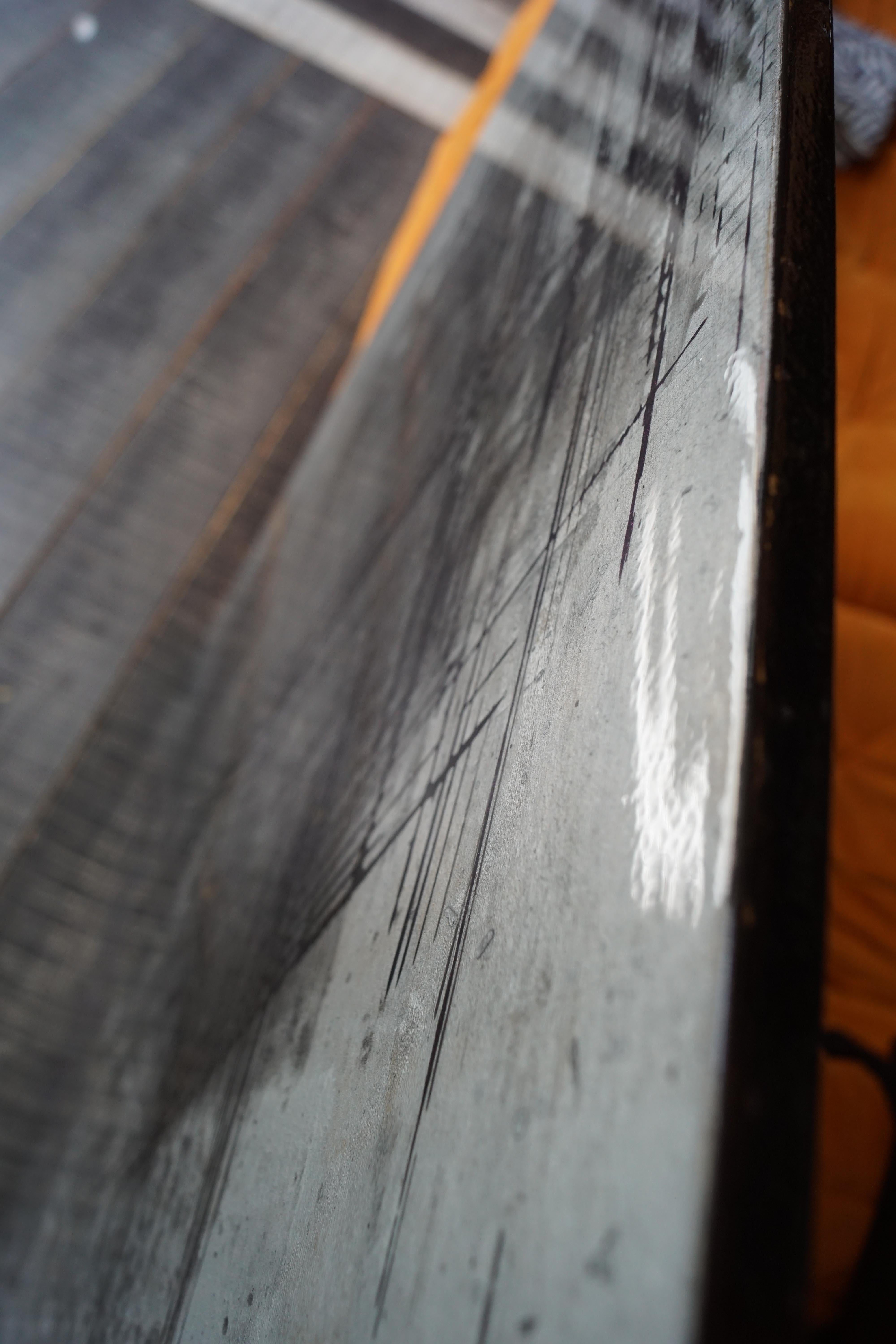 „Coucou 2“ Abstrakte Lackierung von Pigmenten auf Holzplatte 125x100cm  2021 im Angebot 3