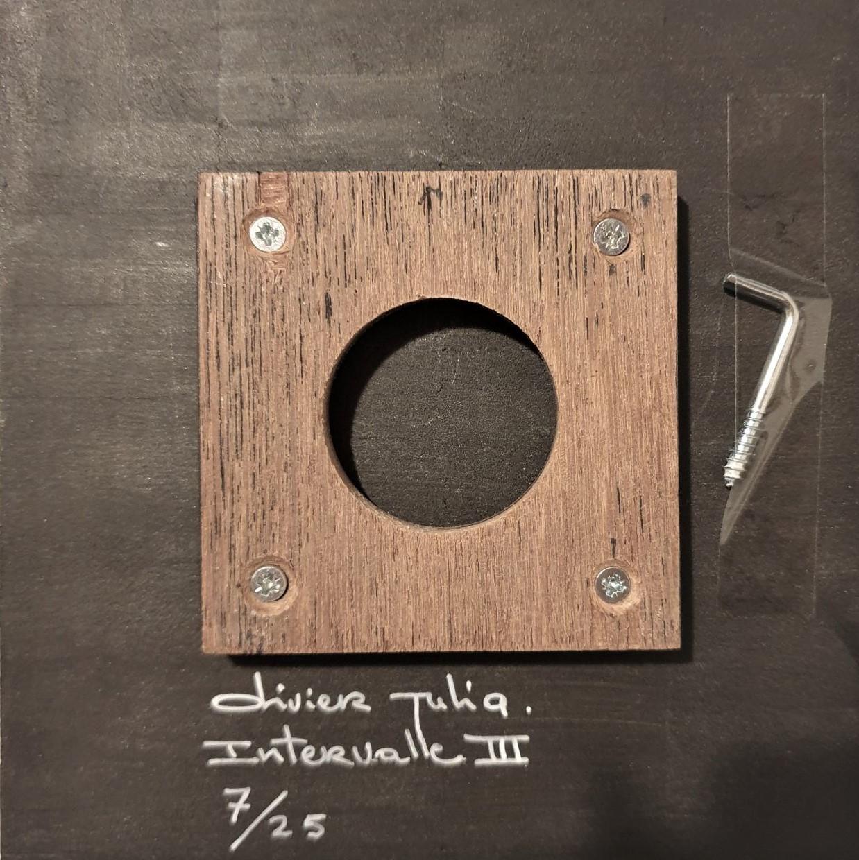 Intervalle III 7/25 is one of a series of originally four different small size contemporary modern sculpture painting reliefs by French-Dutch artist Olivier Julia. Currently all four different reliefs are still available.

The work itself is made