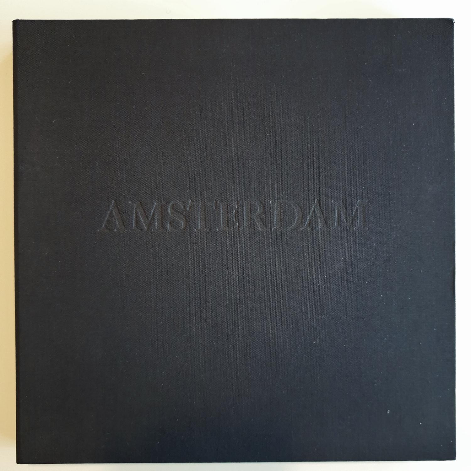 Amsterdam I ed 28/50 - gravure à l'aquatinte en noir et blanc encadrée d'un verre de musée en vente 1
