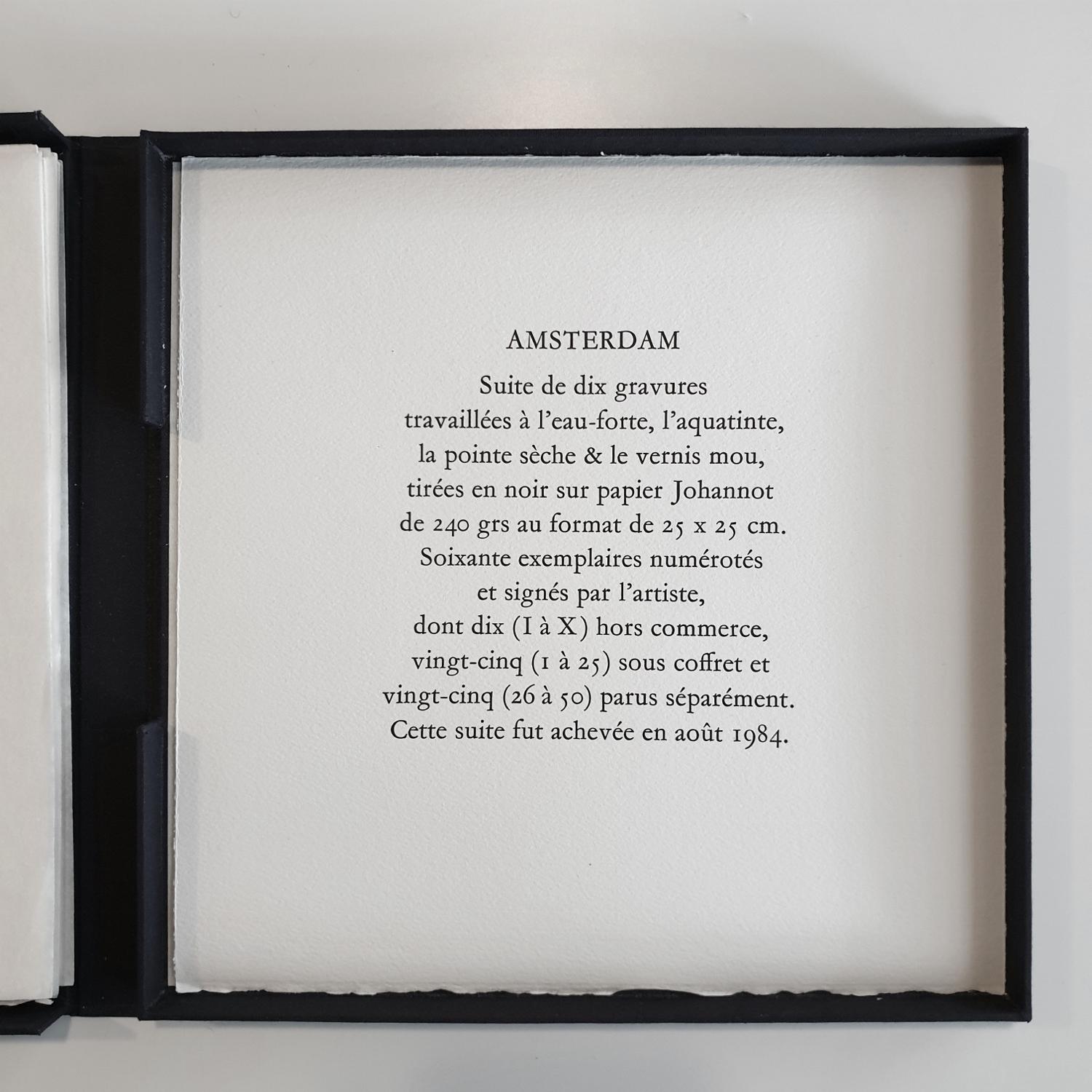 Amsterdam I ed 28/50 - gravure à l'aquatinte en noir et blanc encadrée d'un verre de musée en vente 3