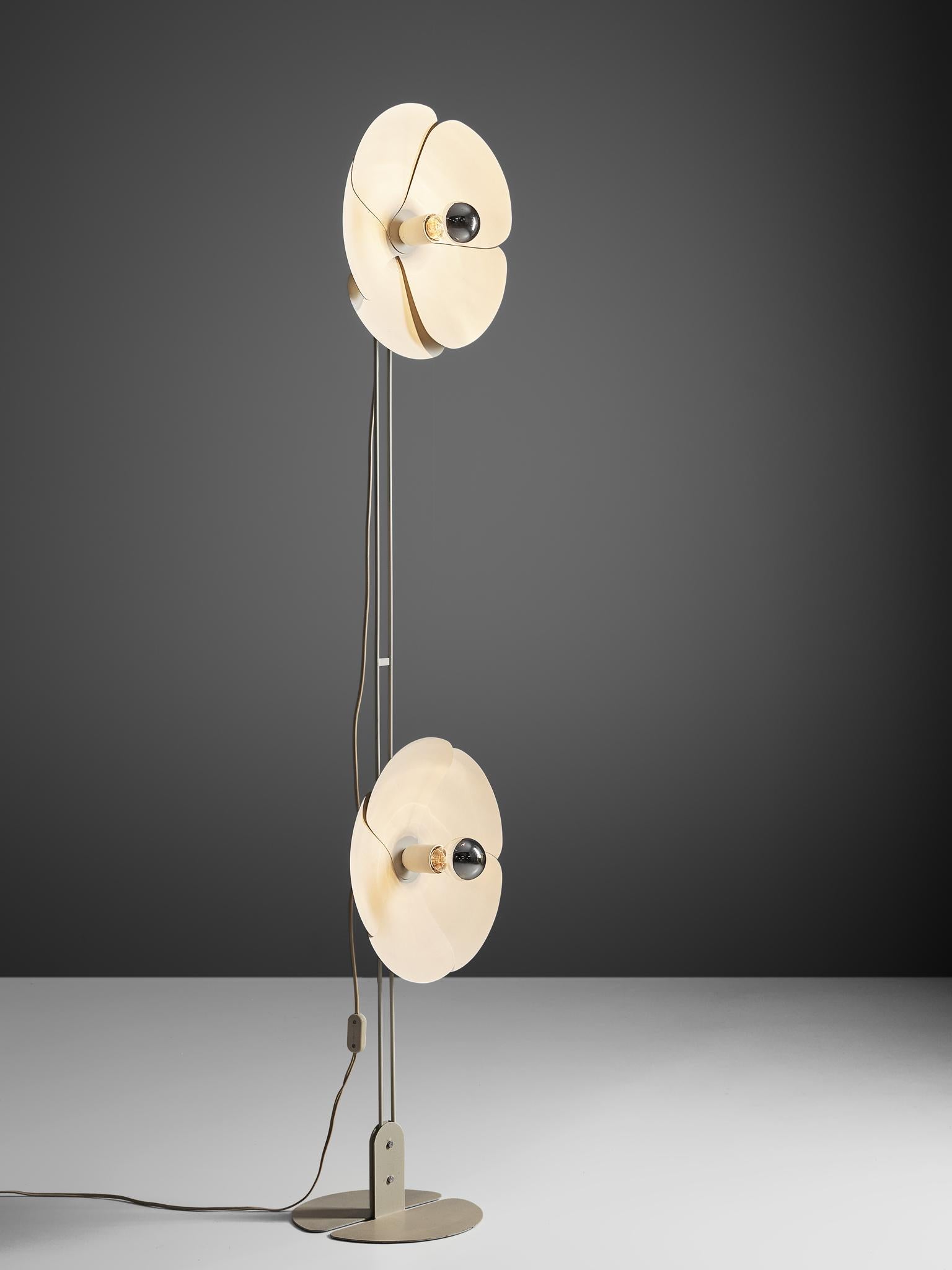 Olivier Mourgue for Desderot, floor lamp model '2093', chromed metal, aluminum, France, 1967

A floor lamp that features a stem with two flower shaped shades, that are adjustable in their height. The shades consist of five brushed aluminum leafs