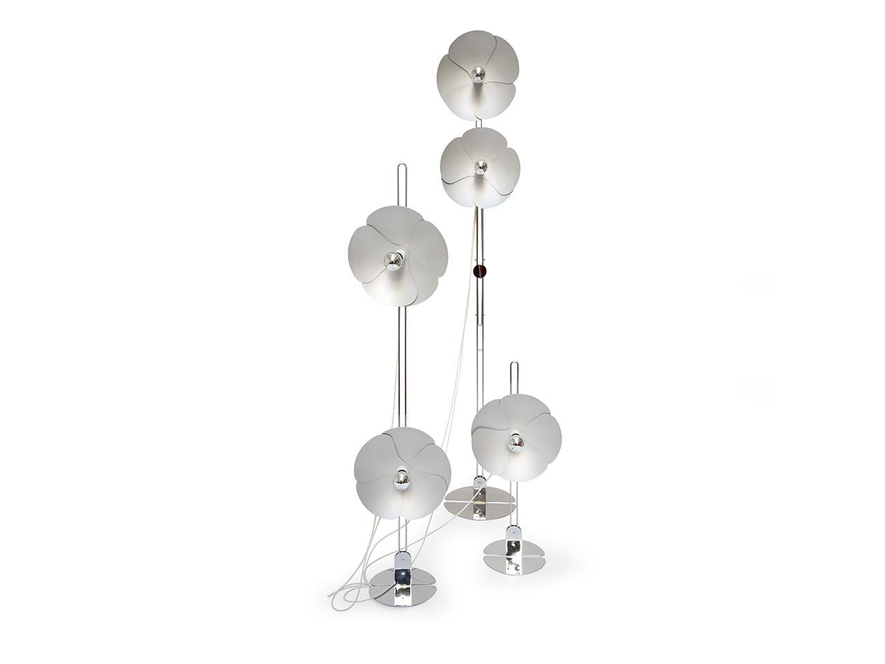 Moderno Lampada a stelo Olivier Mourgue in acciaio inossidabile spazzolato in vendita