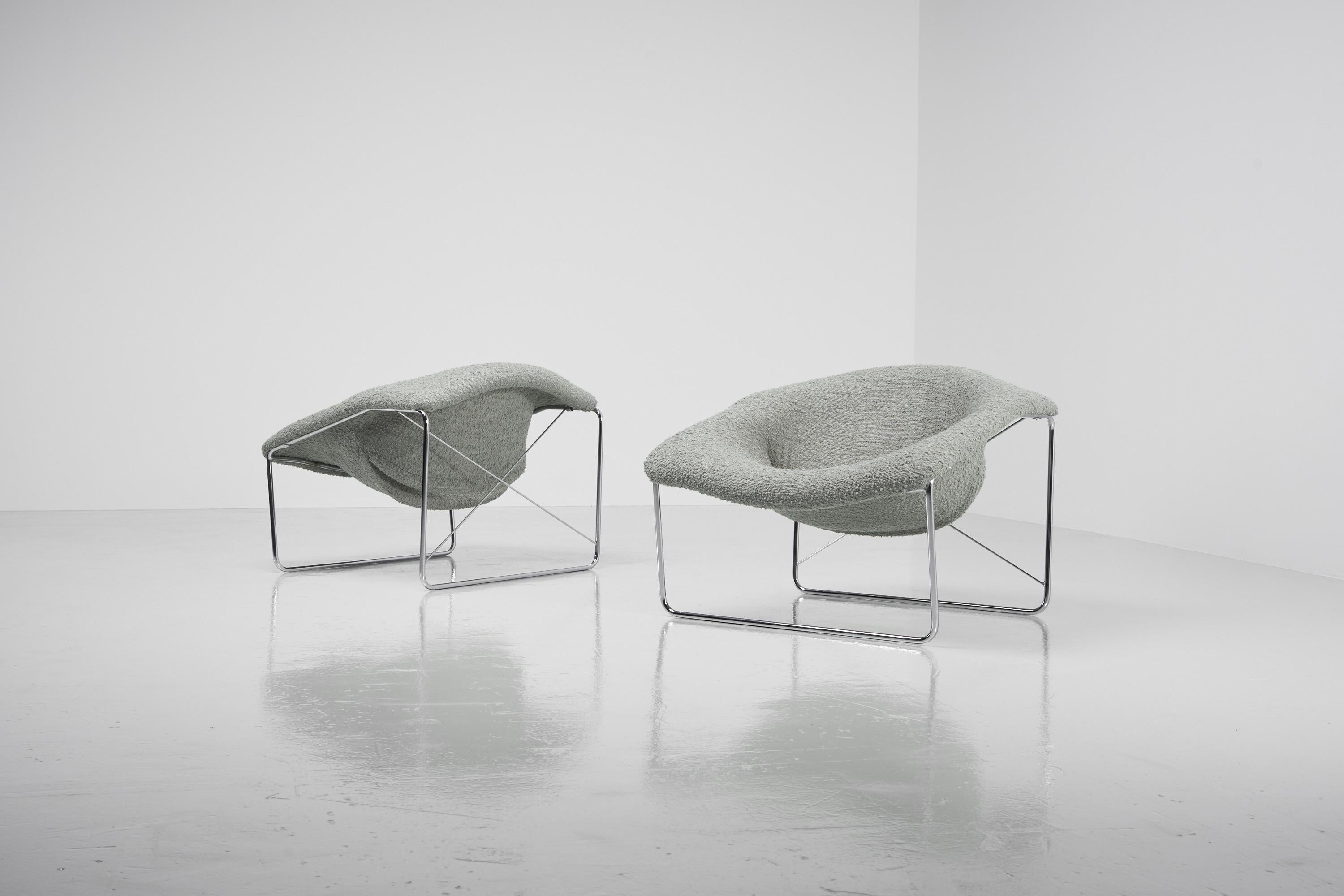 Stunning shaped pair of so called 'Cubique' lounge chairs designed by Olivier Mourgue and manufactured by Airborne, France 1968. These chairs have a solid tubular steel structure which is chrome plated and the seats are upholstered in a very nice