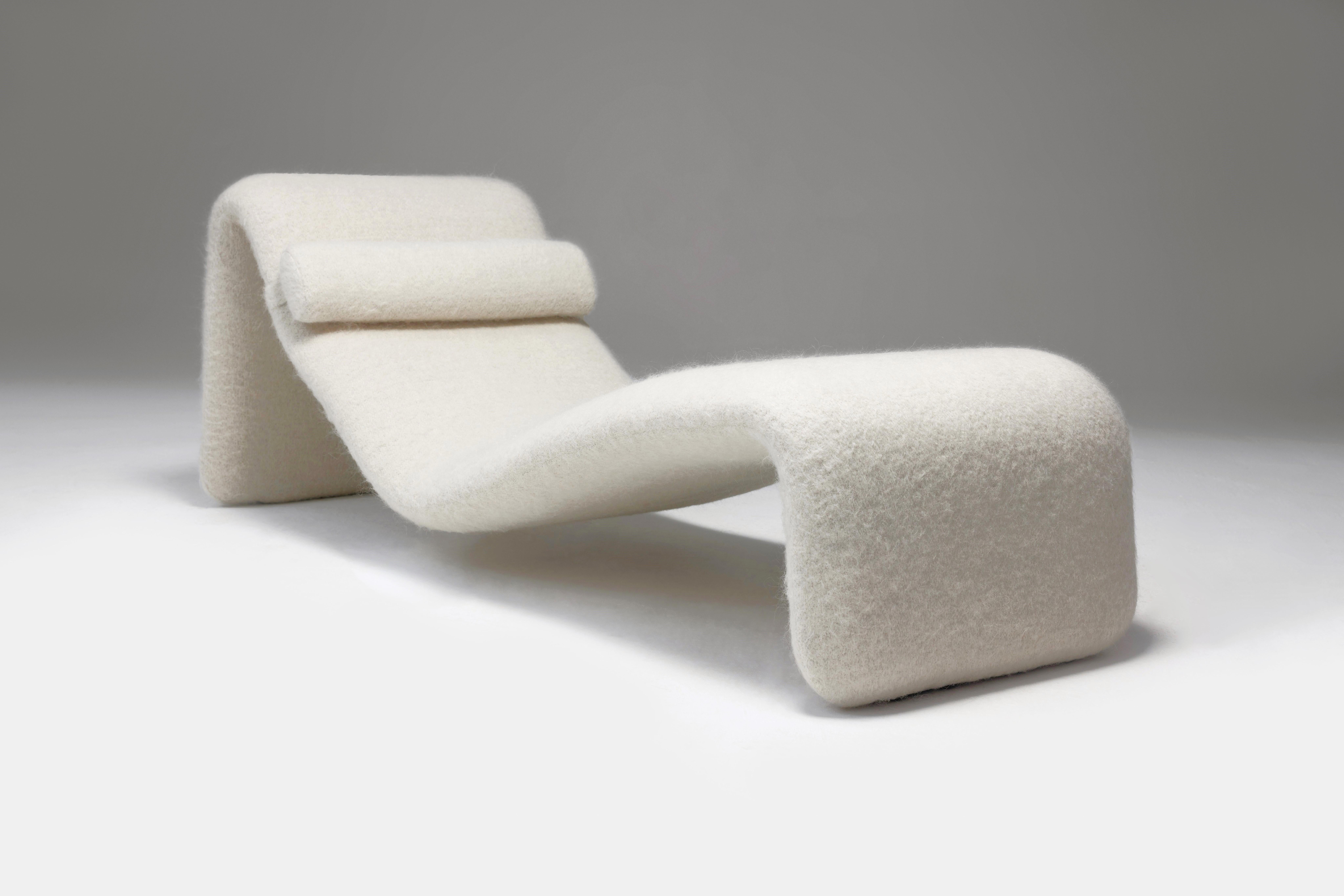 French Olivier Mourgue Djinn Chaise Lounge for Airborne in Beautiful Pierre Frey Fabric For Sale