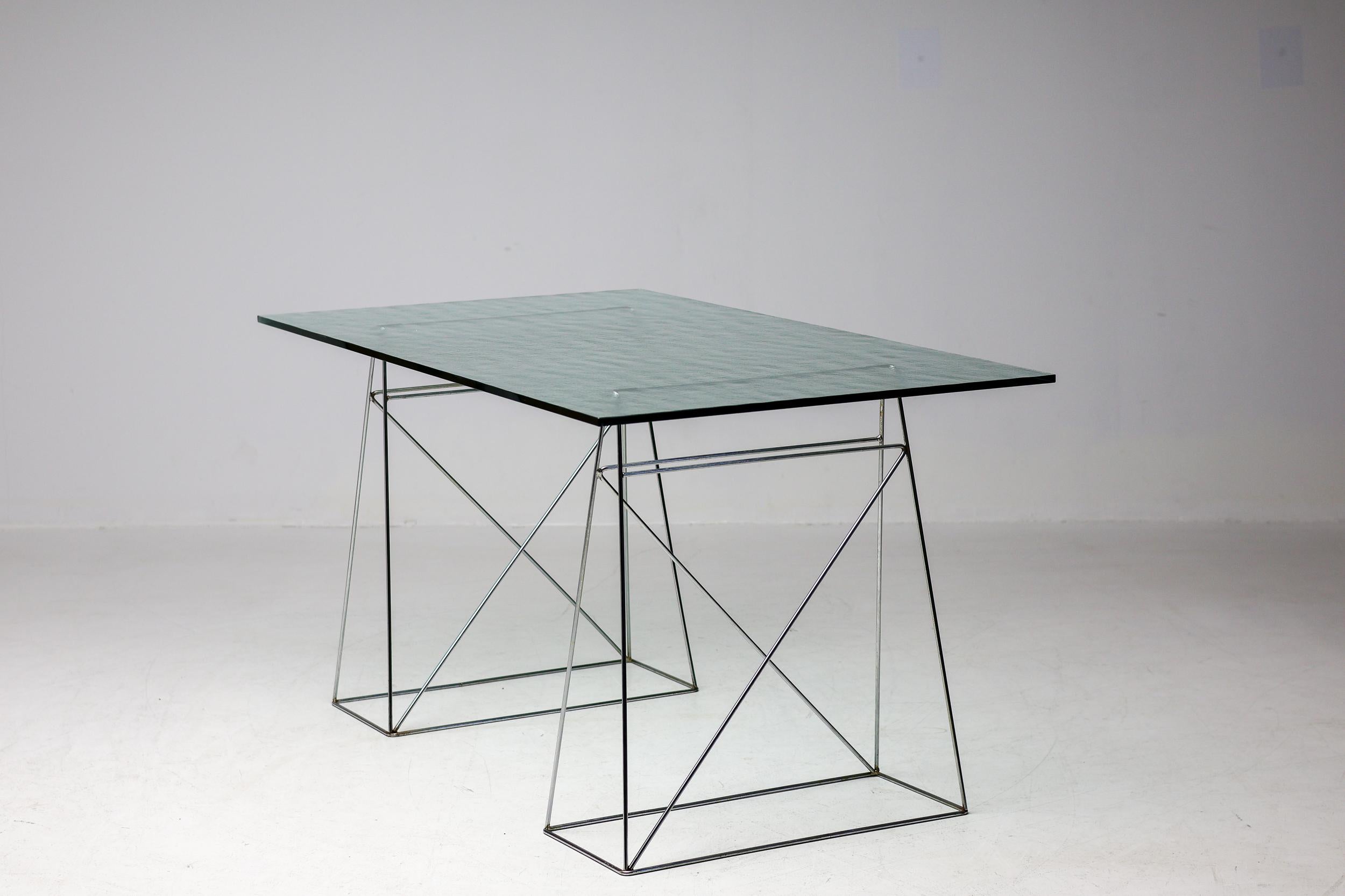 Minimalistischer Schreibtisch aus strukturiertem Kristallglas von Olivier Mourgue (Moderne der Mitte des Jahrhunderts) im Angebot
