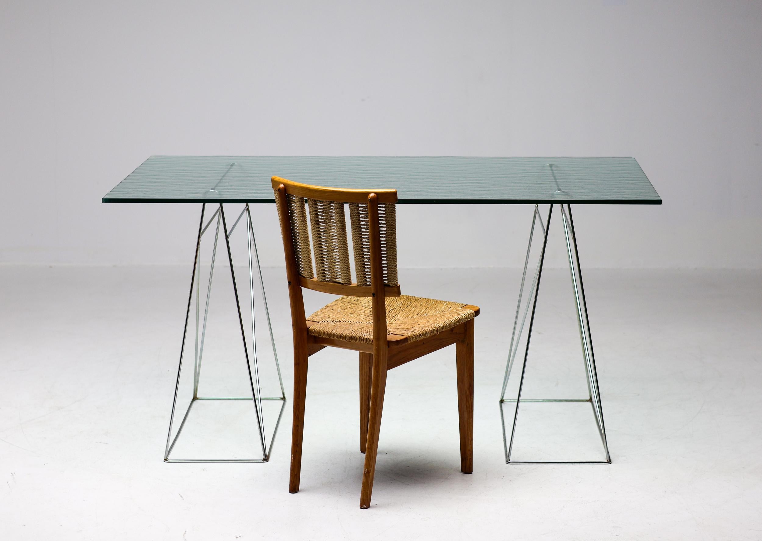 Minimalistischer Schreibtisch aus strukturiertem Kristallglas von Olivier Mourgue im Zustand „Gut“ im Angebot in Dronten, NL
