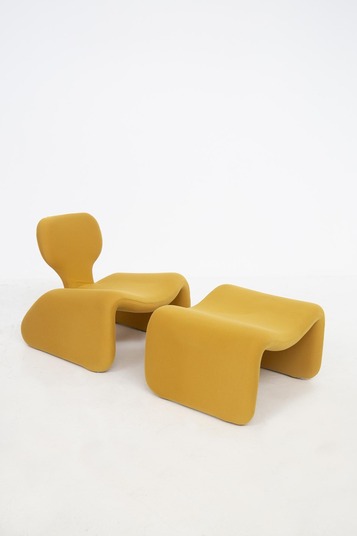 Olivier Mourgue Pair of Chaise Longue Djinn Model in Yellow Fabric In Good Condition In Milano, IT