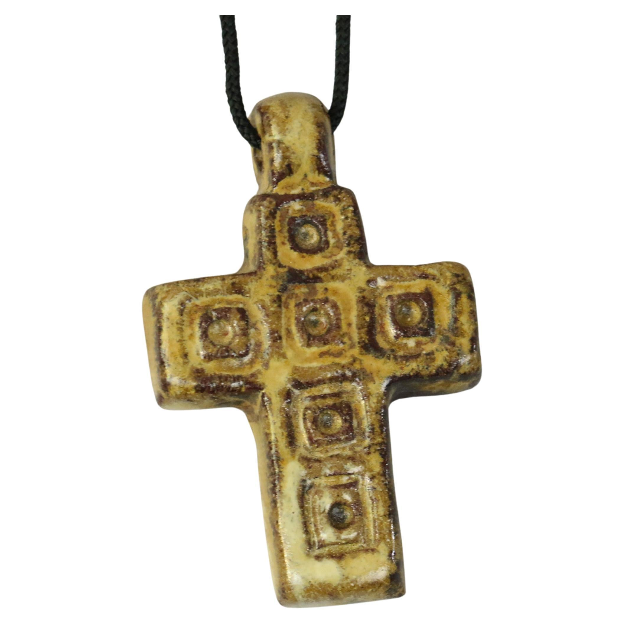 Olivier Pettit — Ceramic Cross Pendant - 60s - Vallauris Era Ramié Capron