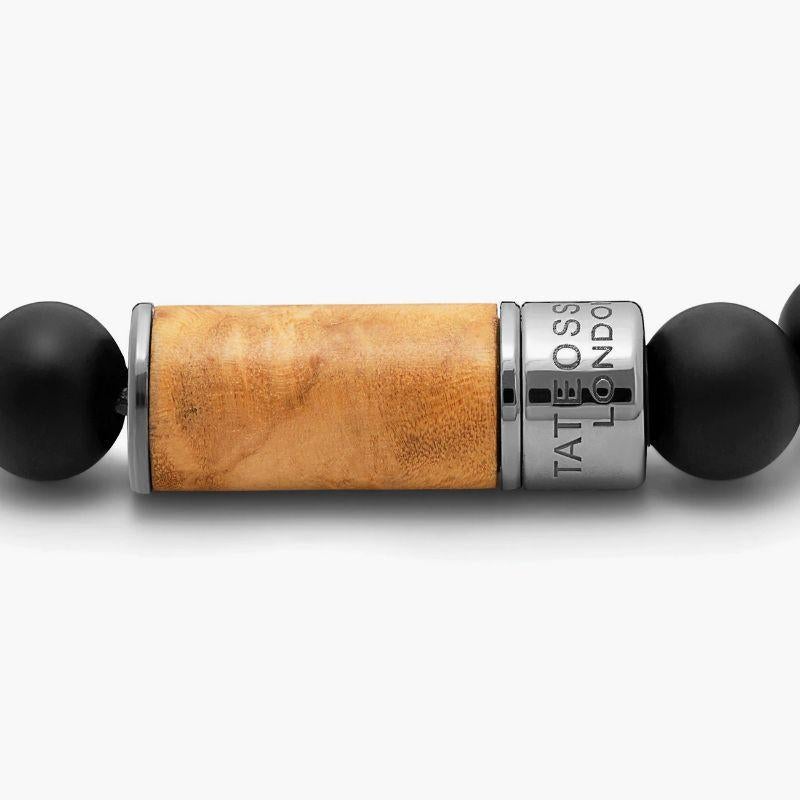 Olivo Bracelet in Olive Wood with Black Agate, Size L

Natural olive wood contrasts seamlessly with the frosted finish of each black agate bead. Finished in a black rhodium plated sterling silver pop clasp, meticulously engineered in our Italian