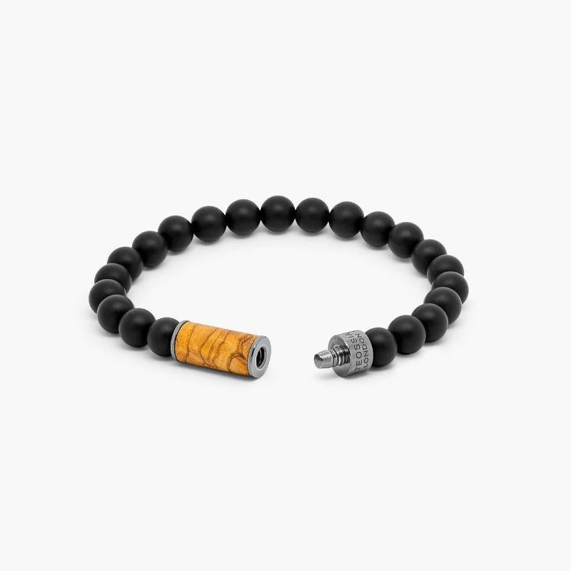 Olivo Bracelet in Olive Wood with Black Agate, Size M In New Condition For Sale In Fulham business exchange, London